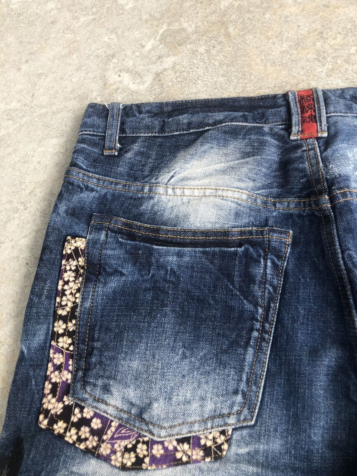 Karakuri Tamashii Karakuri Tamashii Embroidered Jeans Distressed Size US 34 / EU 50 - 16 Thumbnail
