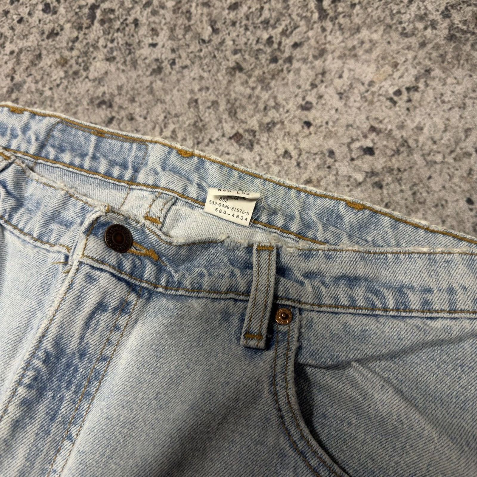 Levi's Vintage 1990s Levi’s 560 Loose Fit Tapered Thrashed Jeans Size US 39 - 5 Thumbnail