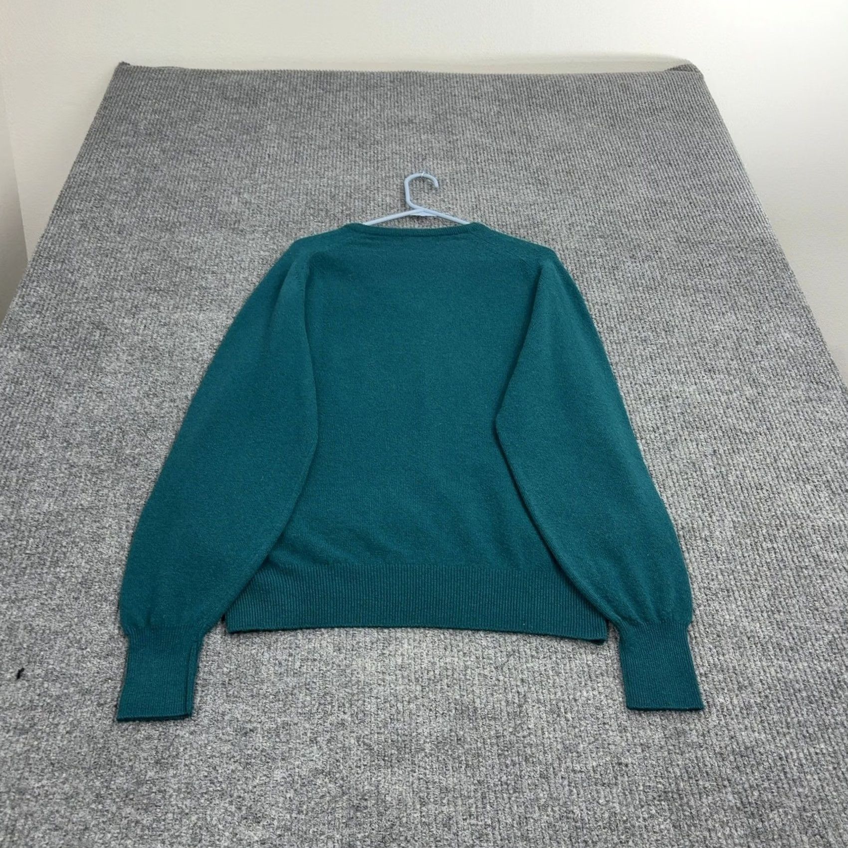 Lands' End VINTAGE Lands End Sweater Mens L Green Lambswool V Neck Pullover Classic Preppy Size US L / EU 52-54 / 3 - 6 Thumbnail