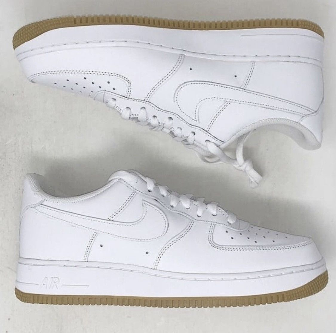 mens nike gum bottom shoes