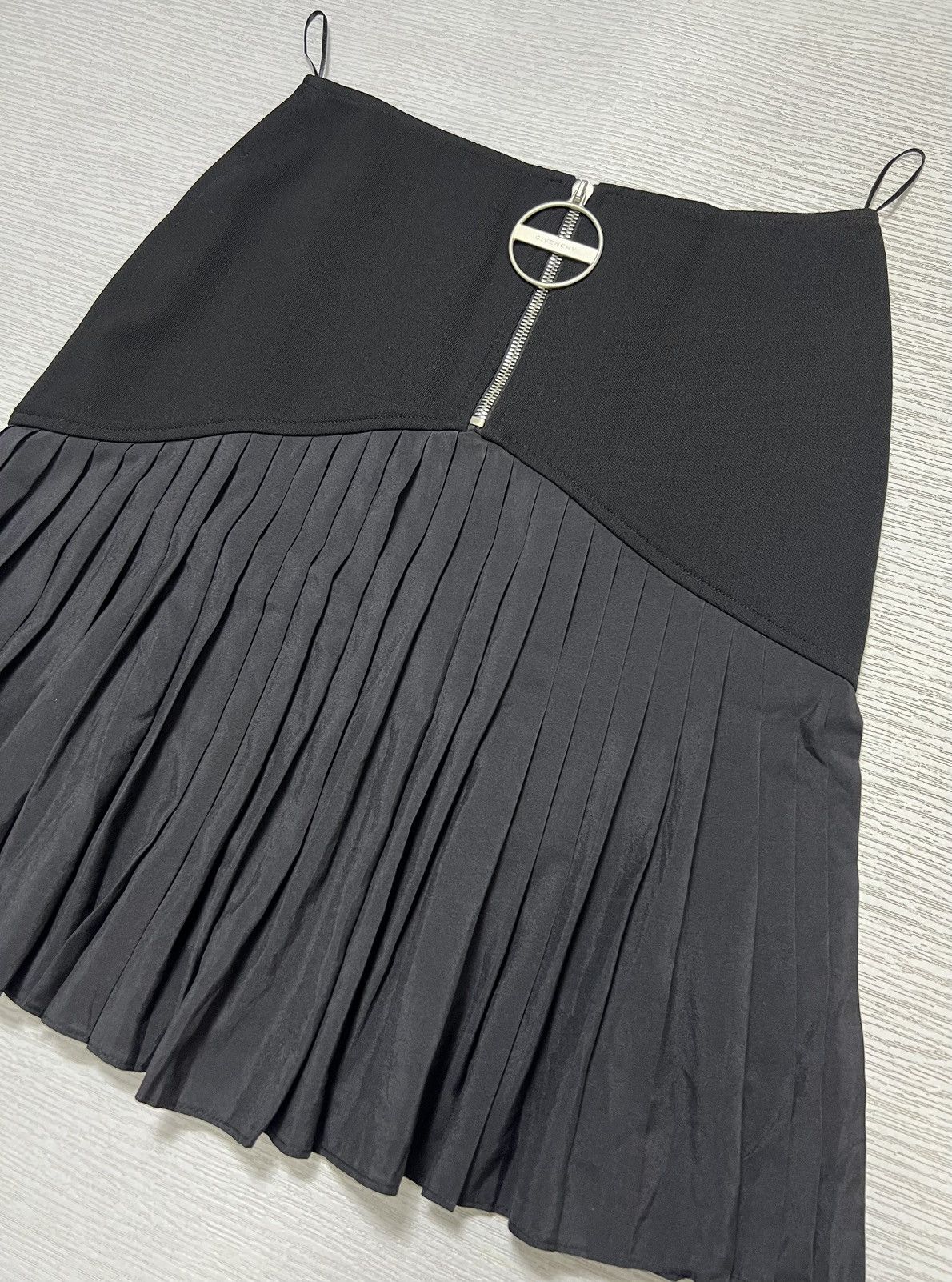 Givenchy Givenchy - A/W 18’ - Wool Zipped Pleated Skirt Size 25" / US 0 / IT 36 - 3 Thumbnail