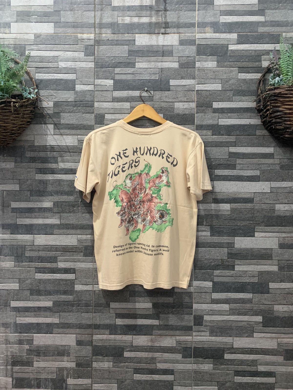 Sun Surf Vintage SUN SURF " ONE HUNDRED TIGERS " Size US M / EU 48-50 / 2 - 4 Thumbnail