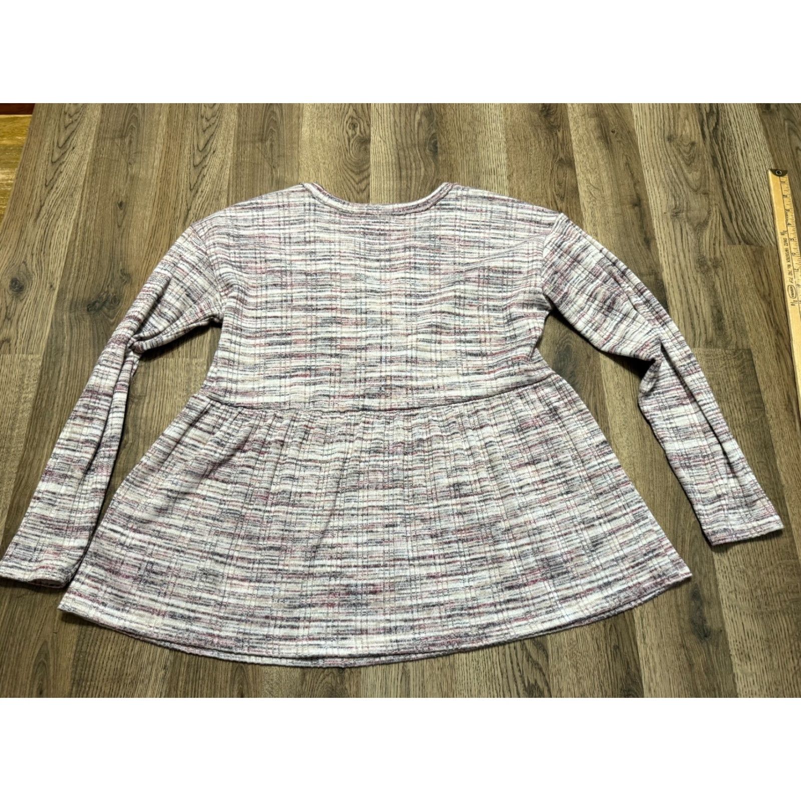 Vintage Maurices Shirt Women's Size Small Gray White Red Long Sleeve V-Neck T-Shirt Casual Modern Knit Regular 95%? Size S / US 4 / IT 40 - 2 Thumbnail