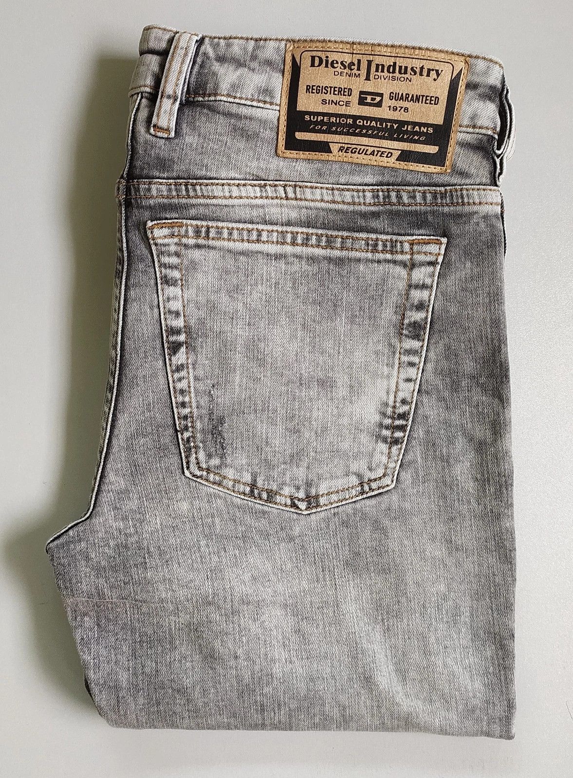 Diesel 1979 SLEENKER-R L.32 MENS JEANS SLTP/9750