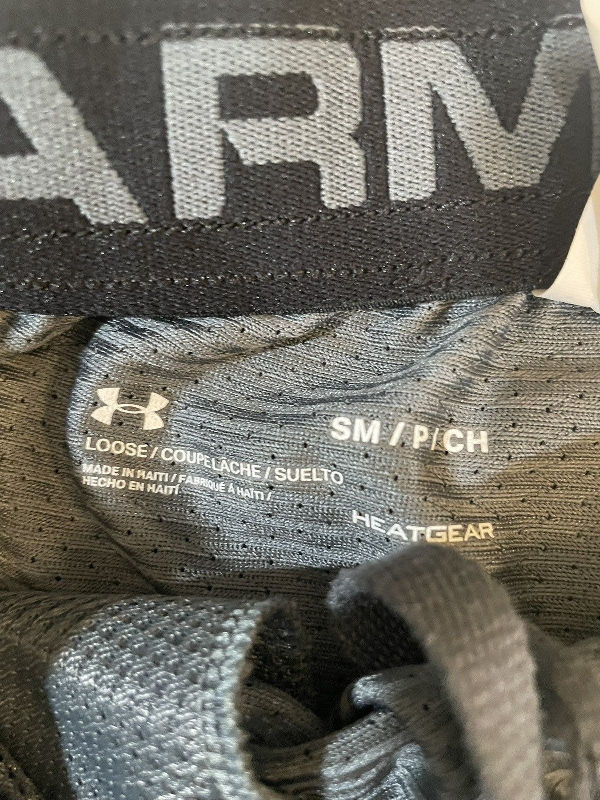 Under Armour Gray with black athletic shorts with drawstring Size US 30 / EU 46 - 3 Thumbnail