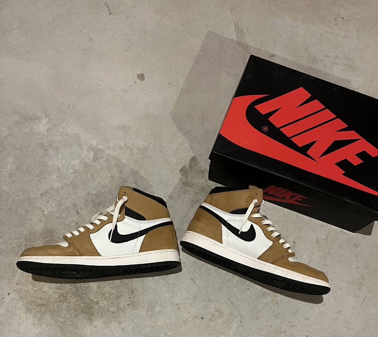 Jordan Brand Air Jordan 1 Retro High OG ‘Rookie of the Year’ Size US 10.5 / EU 43-44 - 2 Thumbnail