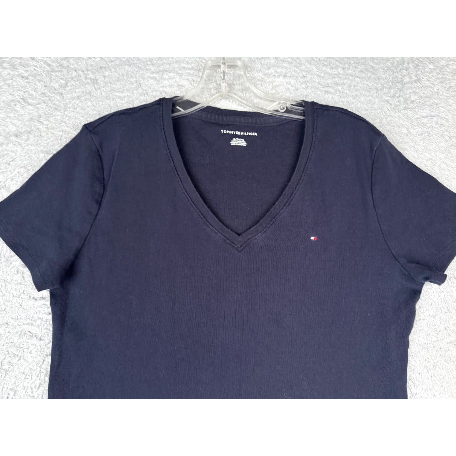 Tommy Hilfiger VINTAGE? No. Tommy Hilfiger Shirt Women Extra Large Blue V-Neck Short Sleeve 100% Cotton Knit T-Shirt XL Blue Logo Embroidered Casual Womens Size XL / US 12-14 / IT 48-50 - 4 Thumbnail