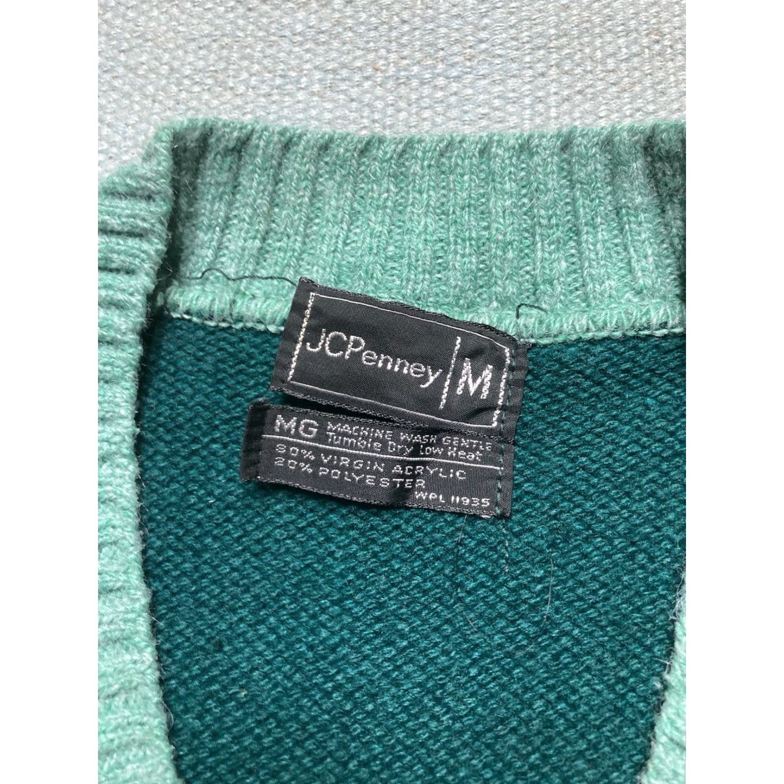 JCPenney VINTAGE 70s acrylic knit sweater JCPenney two tone green v neck adult medium Size US M / EU 48-50 / 2 - 3 Thumbnail
