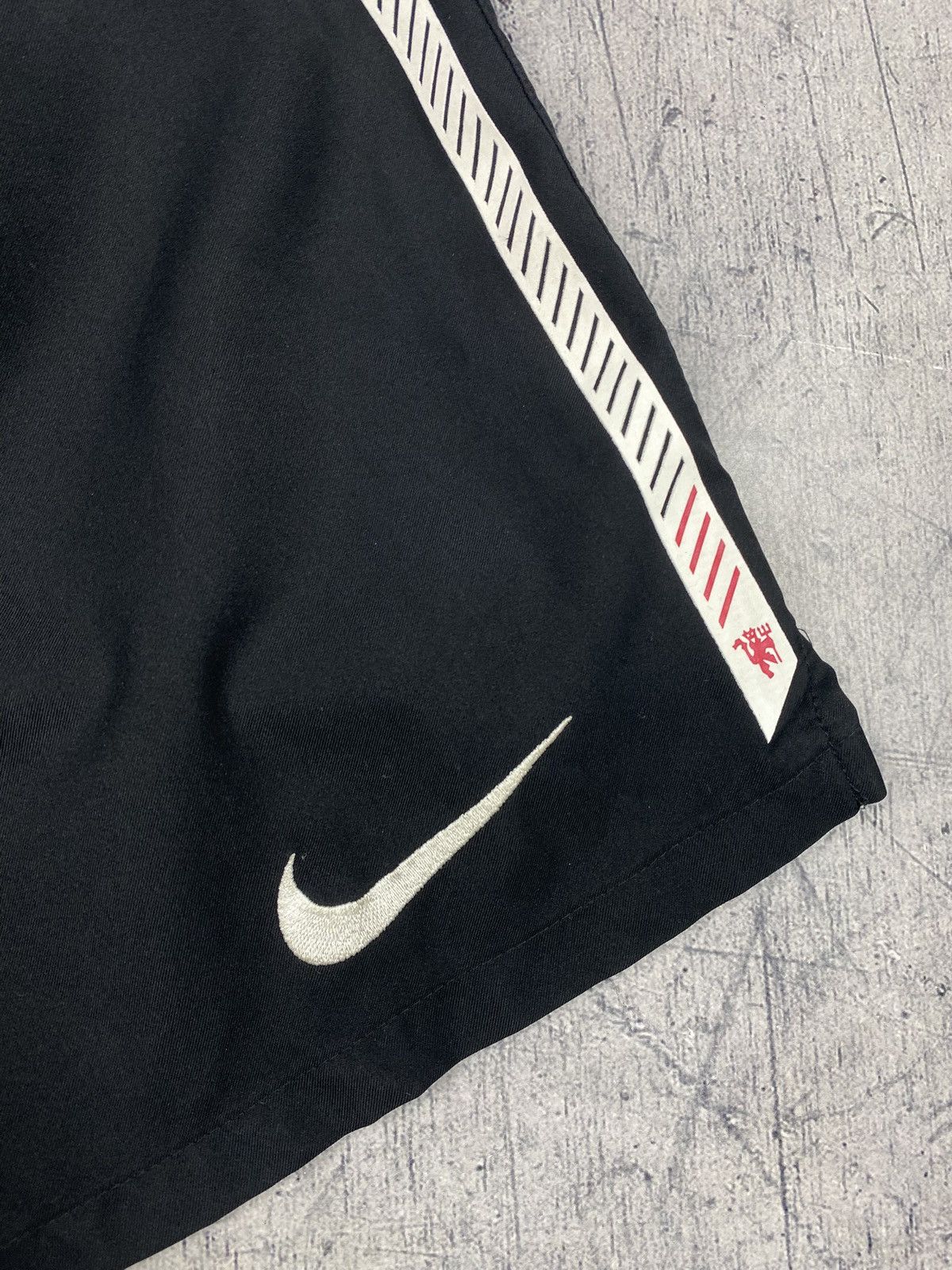 Nike Nike Manchester United Shorts Soccer Football Training Size US 32 / EU 48 - 7 Thumbnail