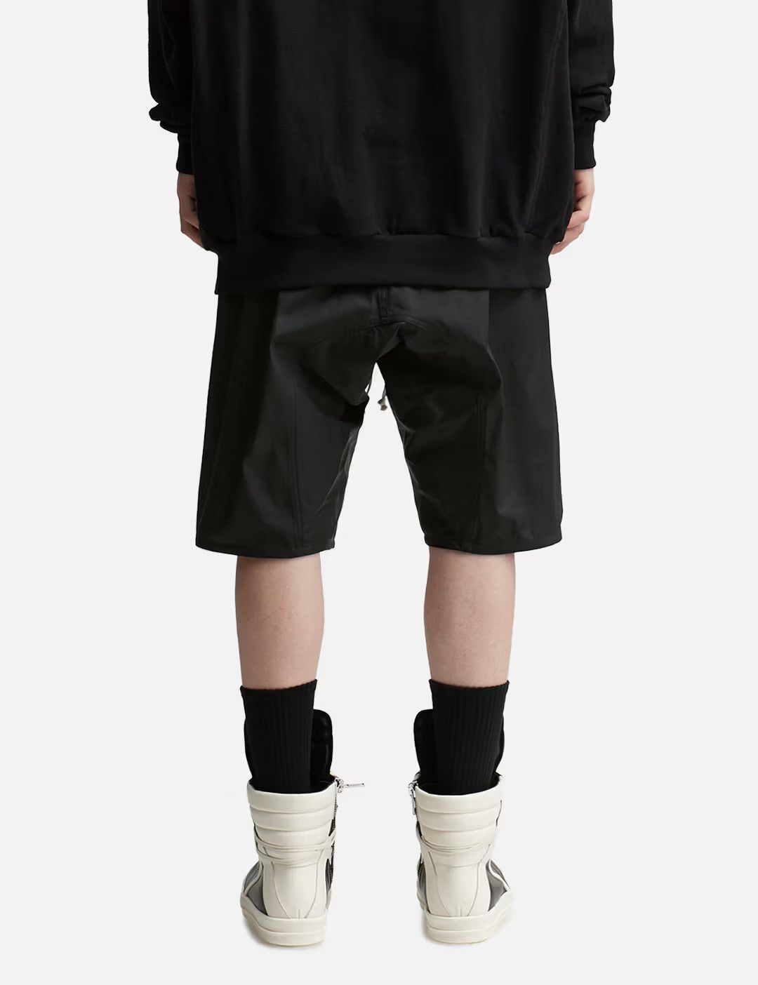 o1tko11025 Basket Swingers Leather Shorts in Black