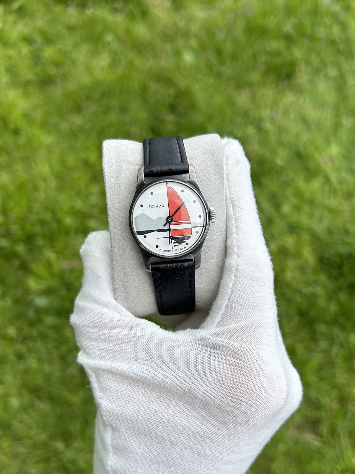 Vintage Vintage Watch Pobeda Soviet USSR Mechanical Wristwatch 1980s Size ONE SIZE - 1 Thumbnail