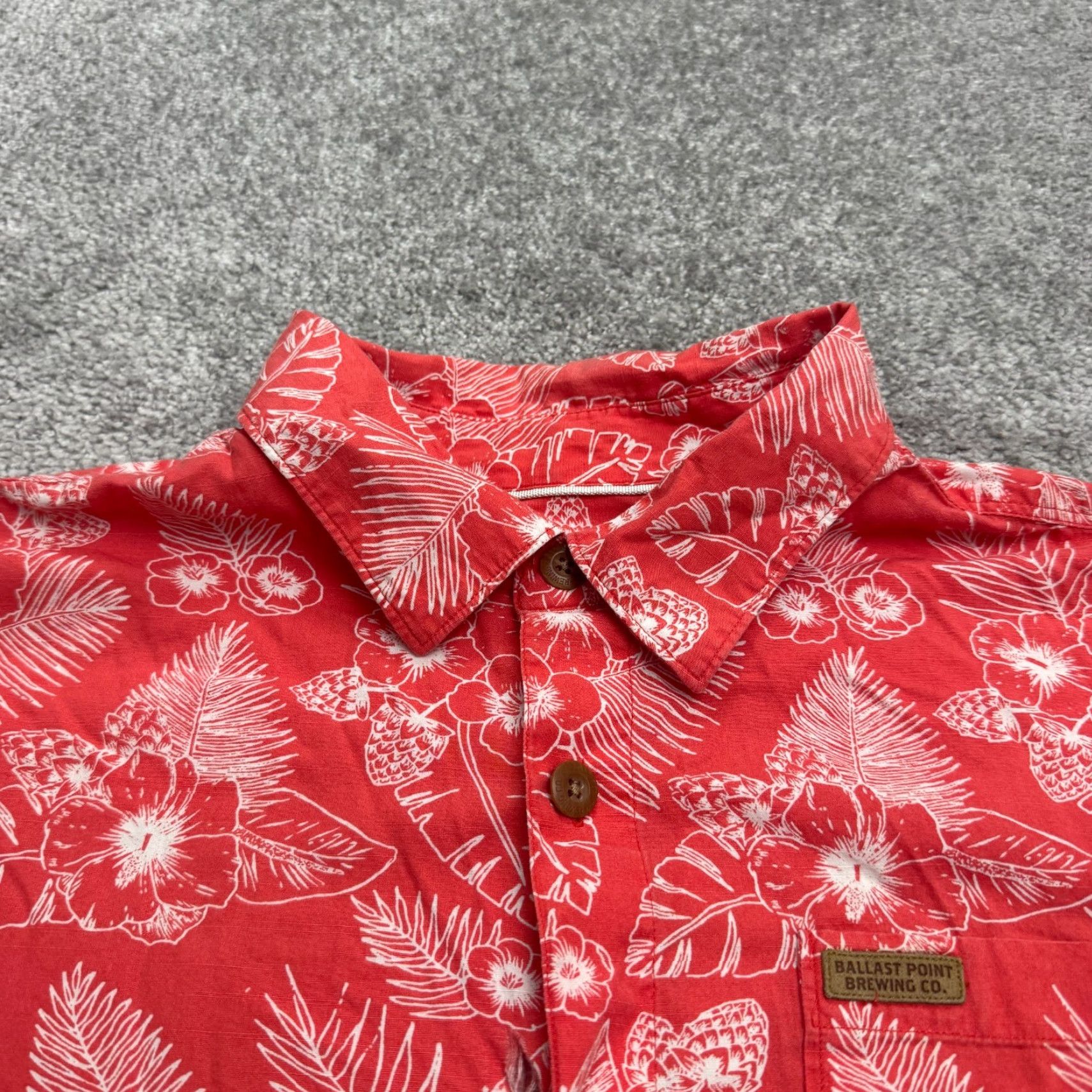 Vintage Toes On The Nose x Ballast Point Button-Up Shirt Adults Medium Red Floral Beach Hawaiian Short Sleeve Cotton 42in Chest Mens Size US M / EU 48-50 / 2 - 3 Thumbnail
