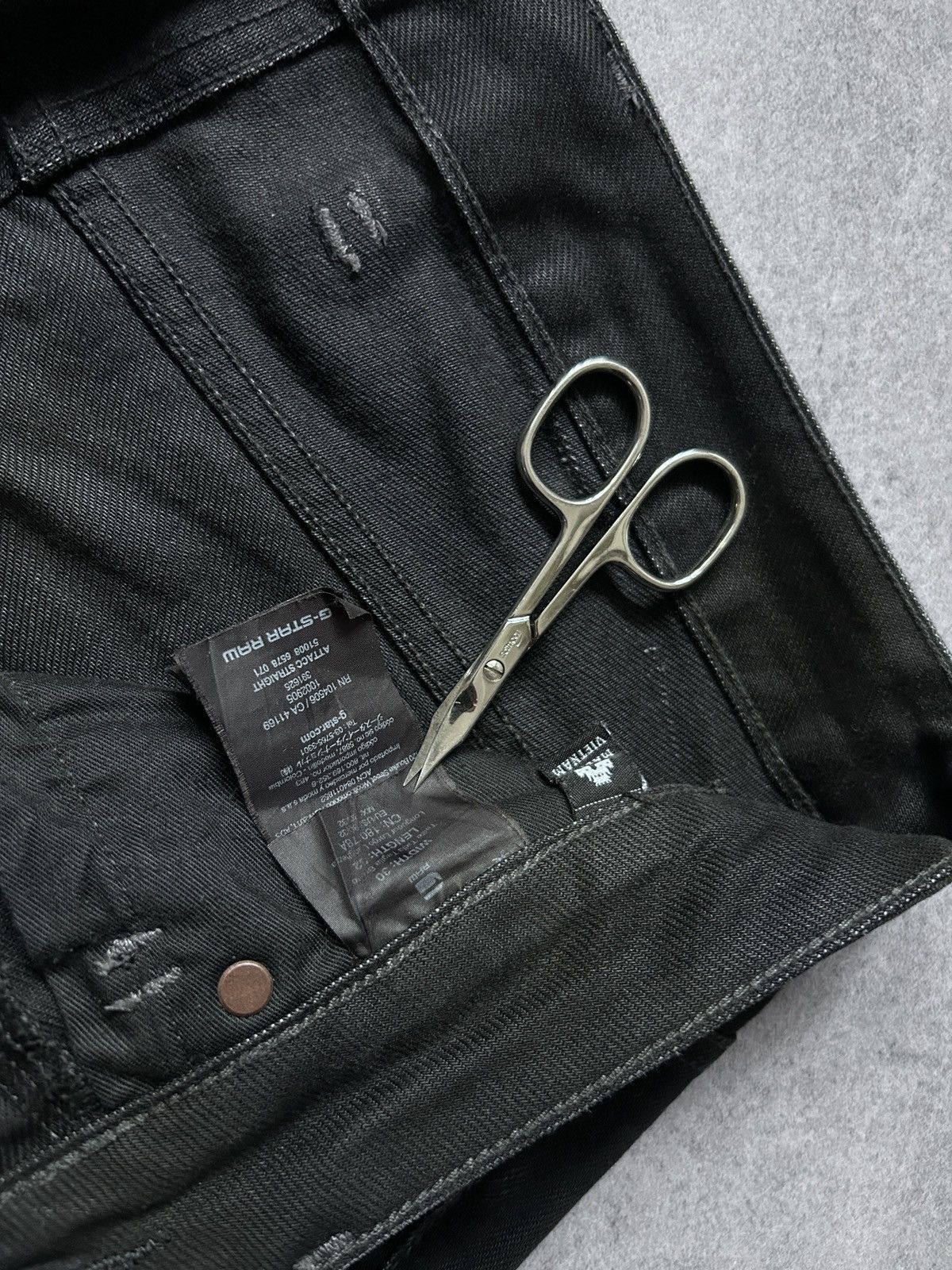 G-Star G-Star Raw Attacc black distressed jeans mens like leather Size US 31 - 7 Thumbnail
