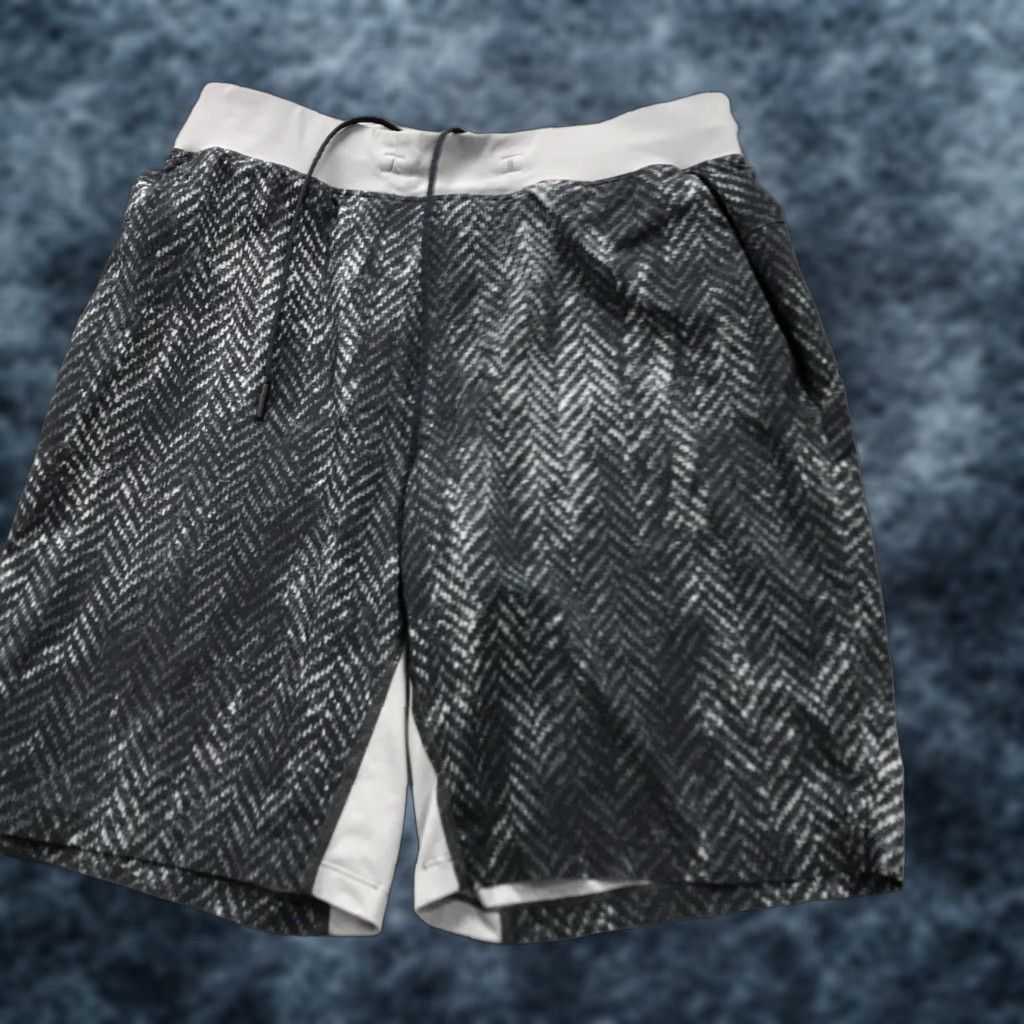 Lululemon Lululemon Shorts Mens M Gray Gym T.H.E. Short Linerless 9 Inch Workout Geometric Pattern Size US 31 - 1 Thumbnail