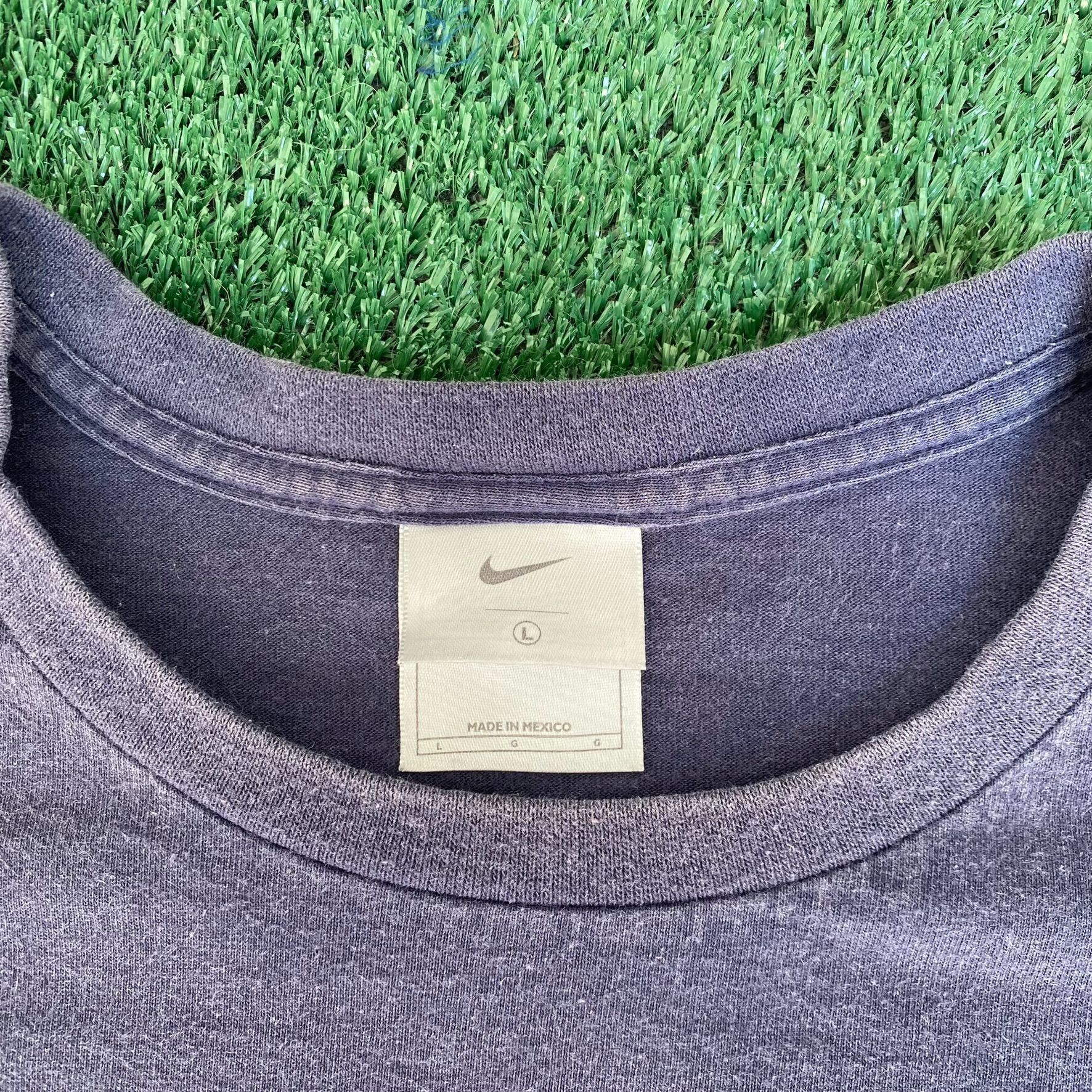Nike Vintage Y2K Nike Logo Shirt Sun Faded Navy Offset Swoosh Tee Size US L / EU 52-54 / 3 - 4 Thumbnail