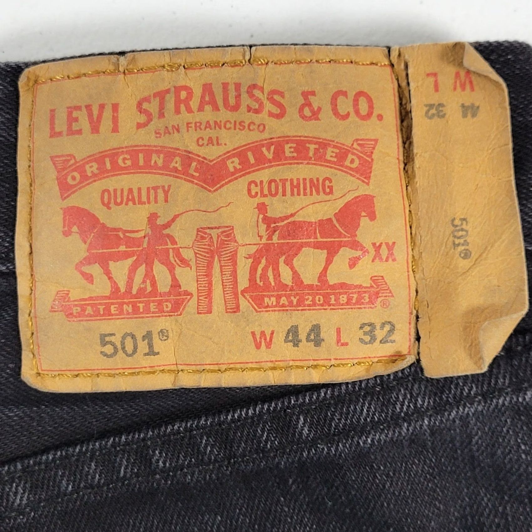 Levi's Item Specifications: Brand: Nike Size US 44 / EU 60 - 7 Thumbnail