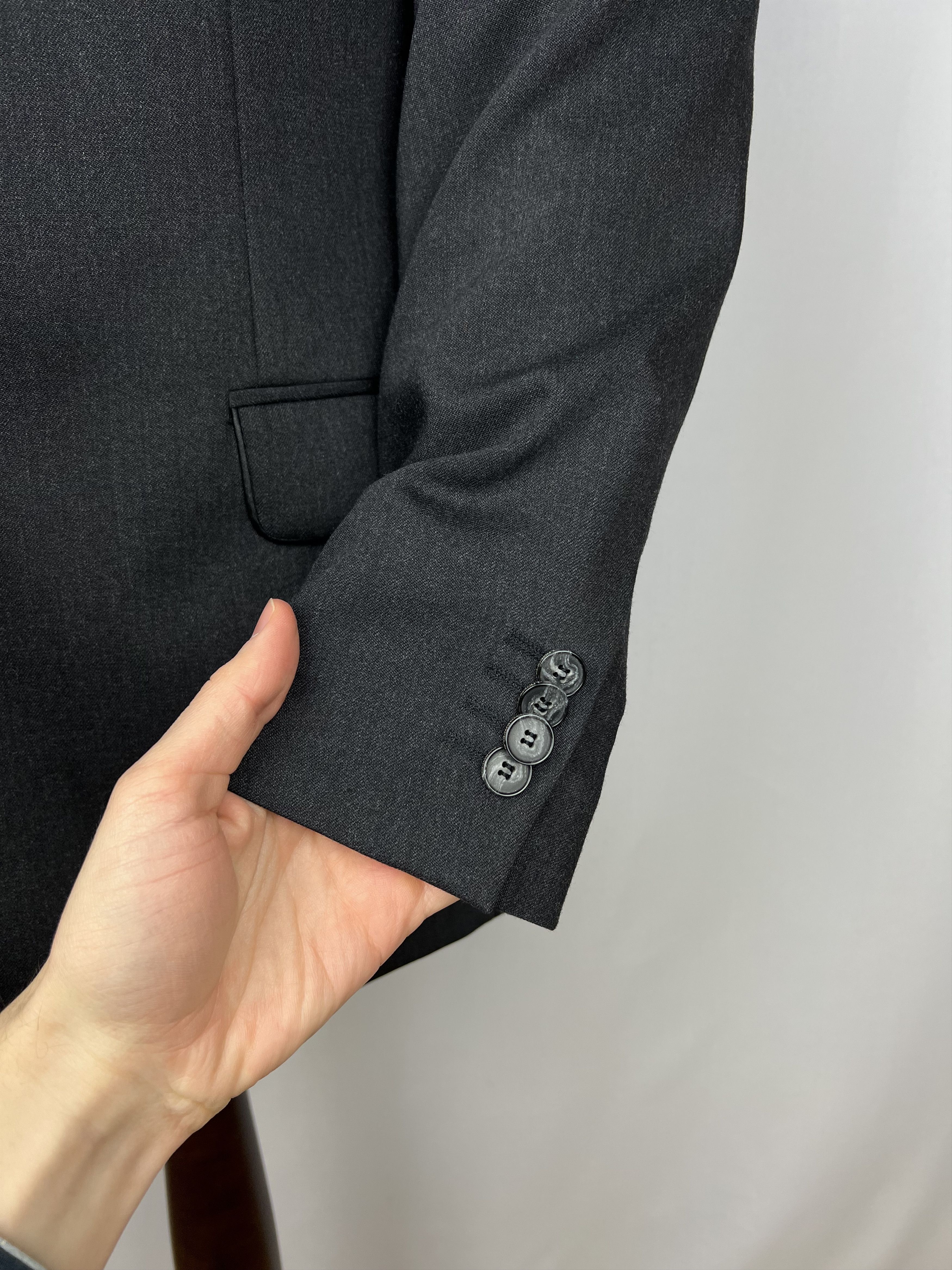 Karl Lagerfeld Modern 2-Piece Solid Wool Blend Suit Size 38R - 10 Thumbnail
