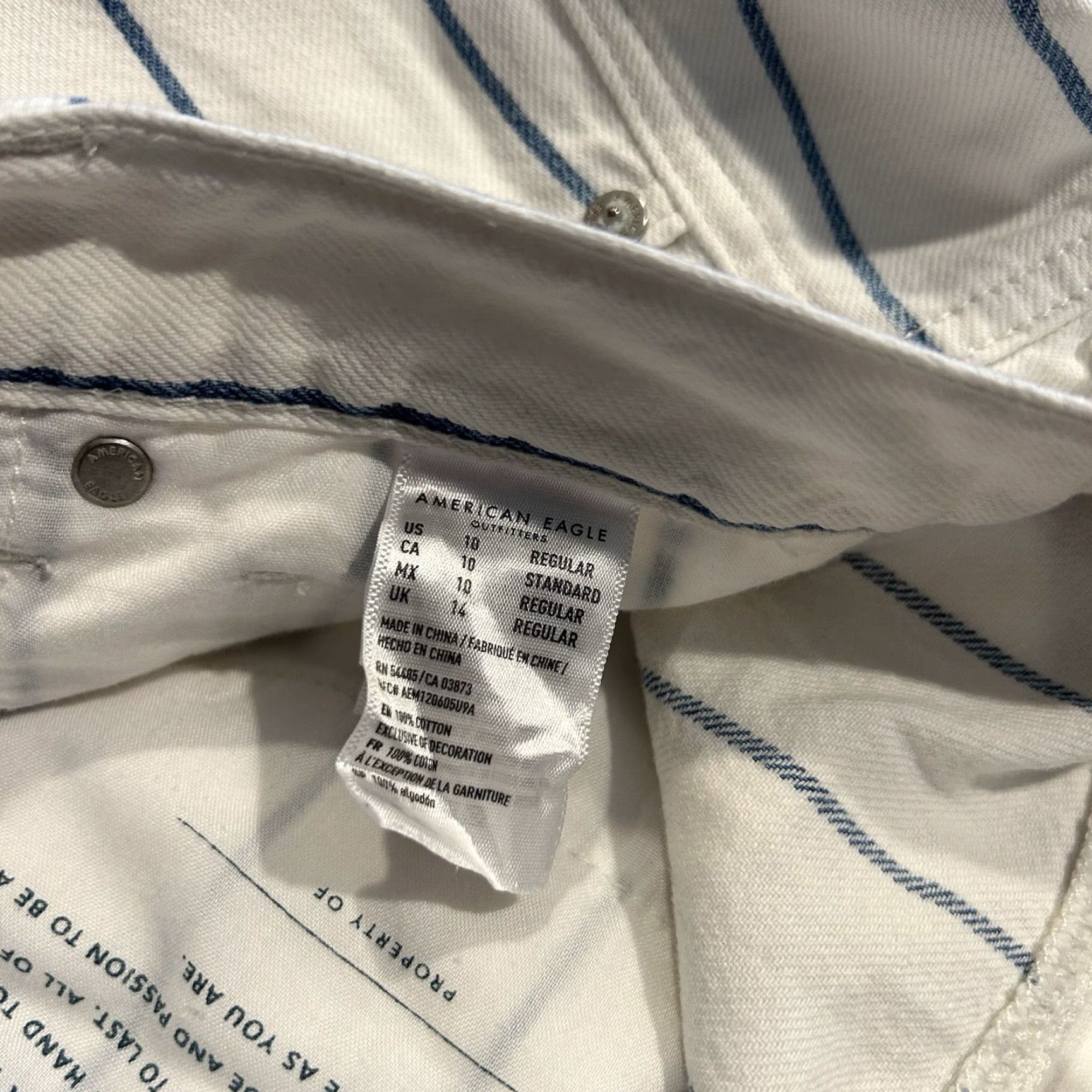 American Eagle Outfitters VINTAGE American Eagle Denim Jeans Womens 10 Blue White Pinstriped High Rise 5-Pocket Regular Inseam 25in Shoes Pockets Logo Shirt/Jeans? Size 32" / US 10 / IT 46 - 6 Thumbnail
