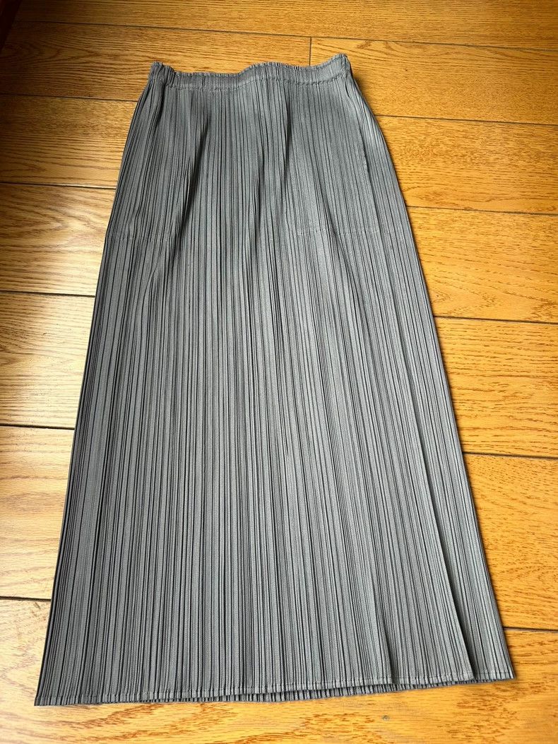 Issey Miyake issey miyake size:1 Dark grey half skirt 2505-Nextarrow Size 42" / US 20 - 2 Thumbnail