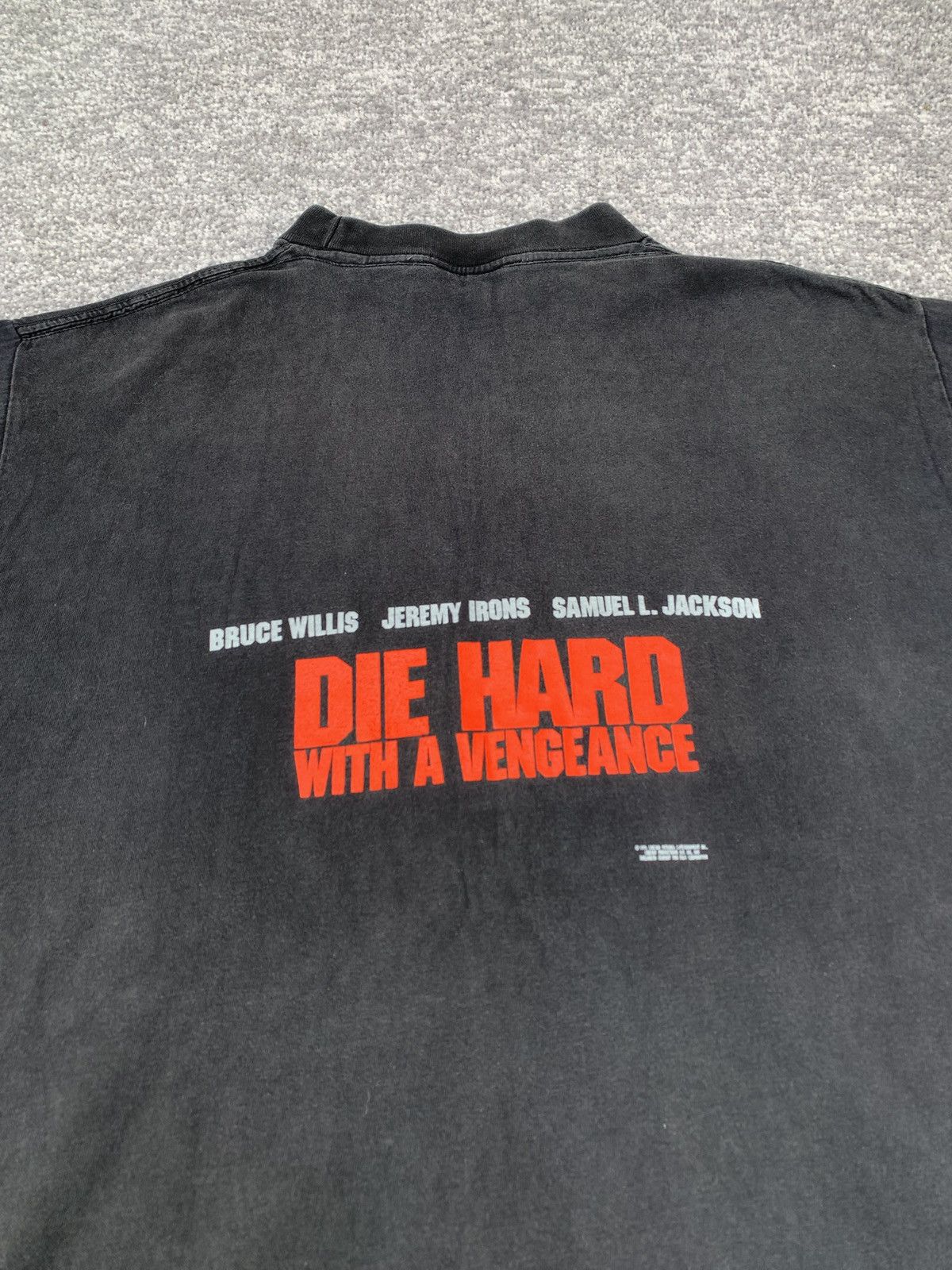 Vintage Vintage 90s die hard movie t shirt Size US XL / EU 56 / 4 - 1 Thumbnail