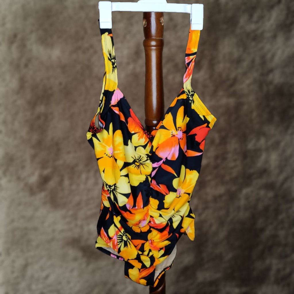 Vintage Tropical Escape Women's Swimsuit One Piece Size 14 Multi-Floral Padded Bra Gathered Front Multicolor NWOT Womens