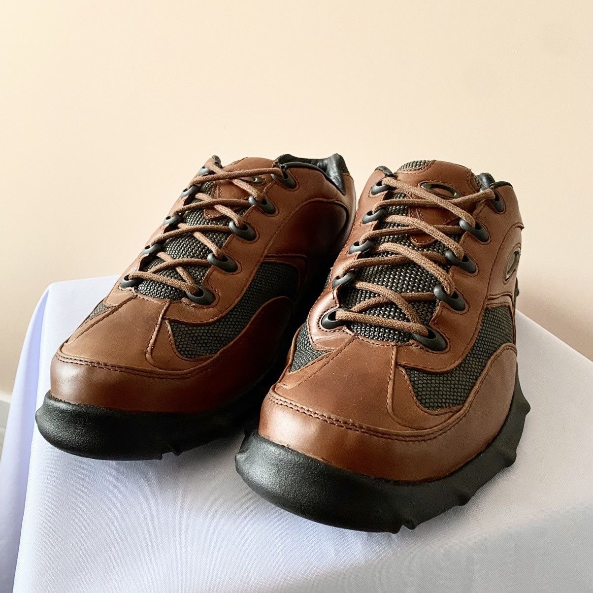Oakley 90s Oakley Blender Gorpcore Leather Sneakers Shoes Size US 9.5 / EU 42-43 - 3 Thumbnail