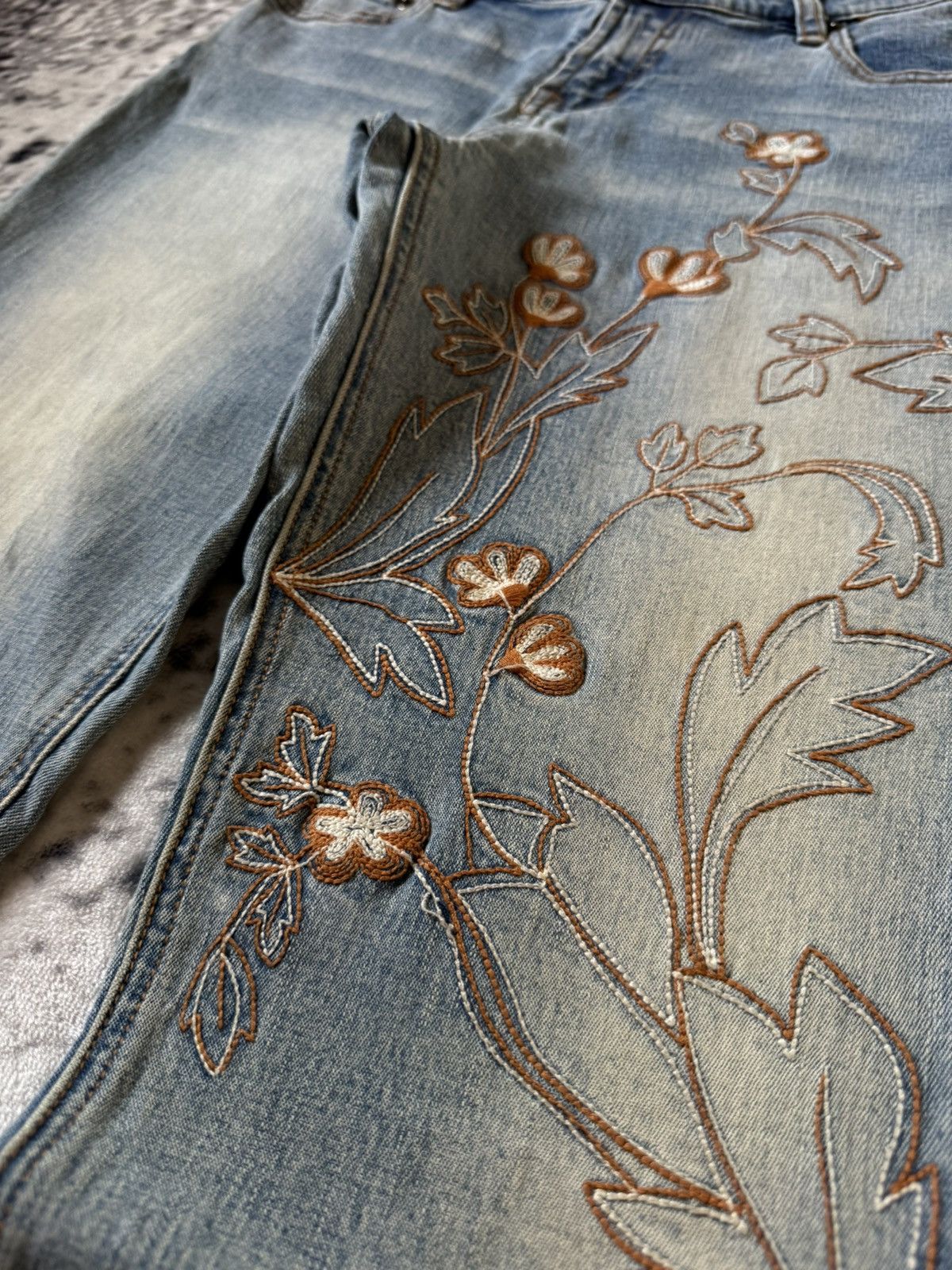 Japanese Brand Tornado Mart Embroidered Tribal Style Flared Denim Japanese Size 27" / US 4 / IT 40 - 6 Thumbnail