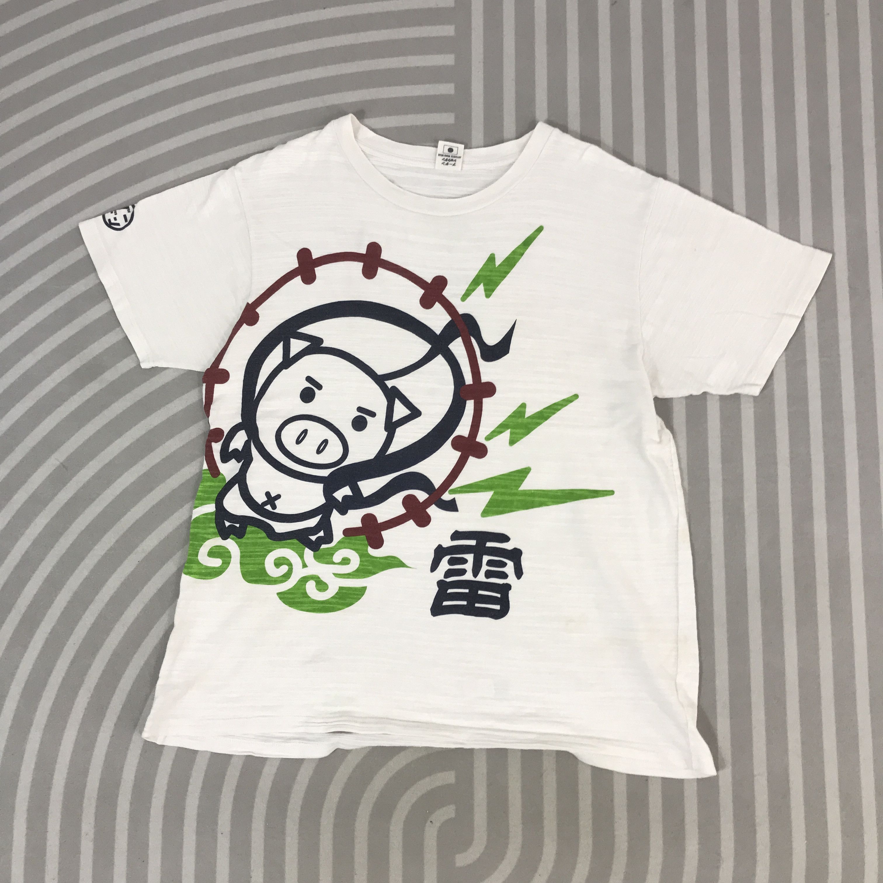 Japanese Brand Vintage Japanese Word Wear Pig Designs T-Shirt Size US L / EU 52-54 / 3 - 1 Thumbnail