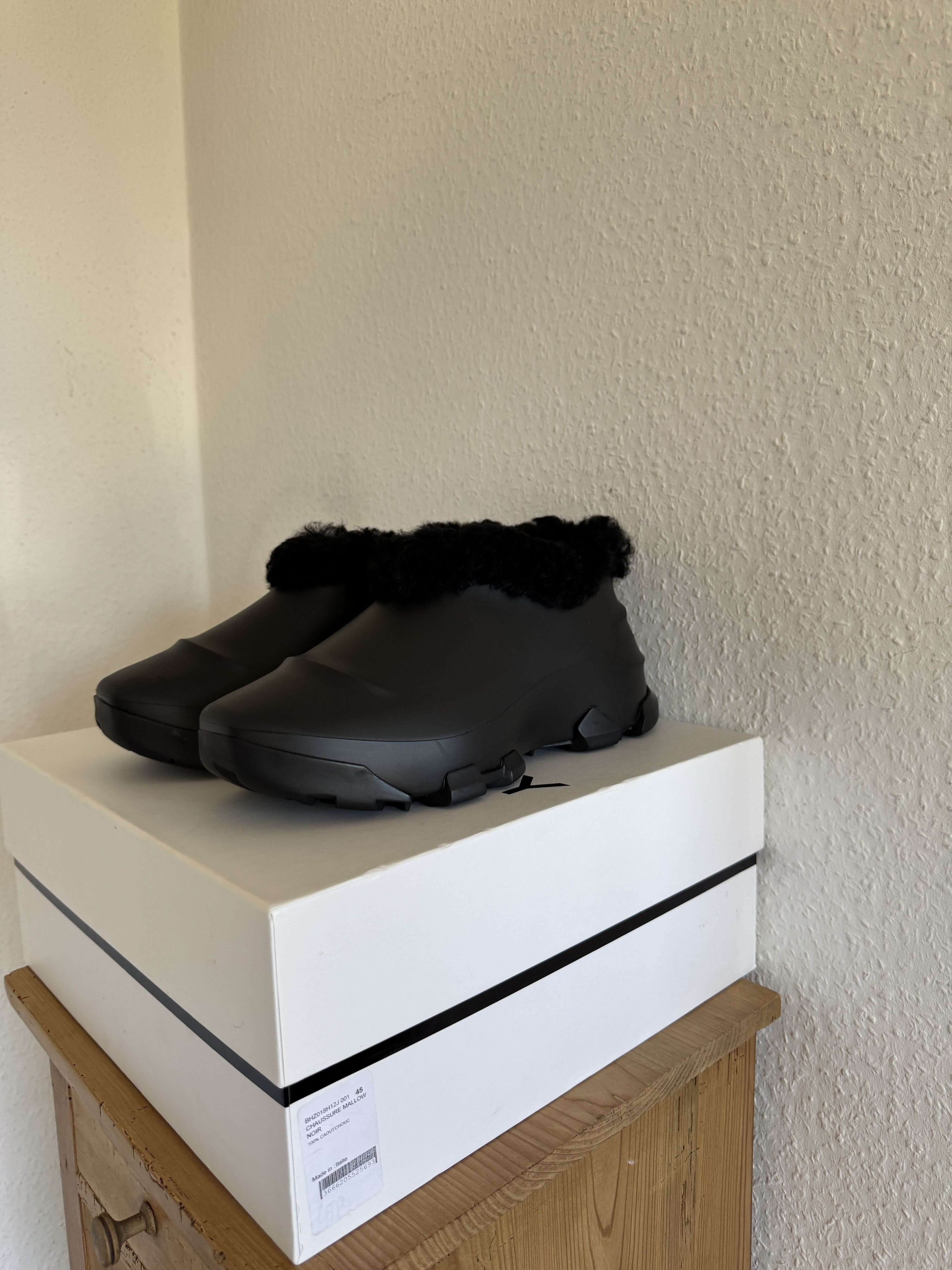 Givenchy Monumental Mallow Shearling-Lined Sneakers – All Black Size US 11 / EU 44 - 10 Thumbnail