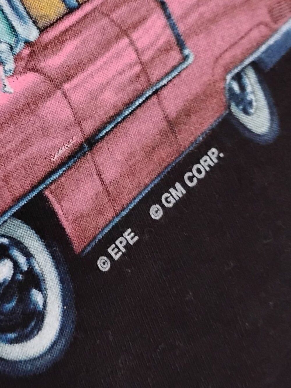 Band Tees DS Vintage Elvis Presley Graceland Pink '57 Chevy T-Shirt Size US L / EU 52-54 / 3 - 3 Thumbnail