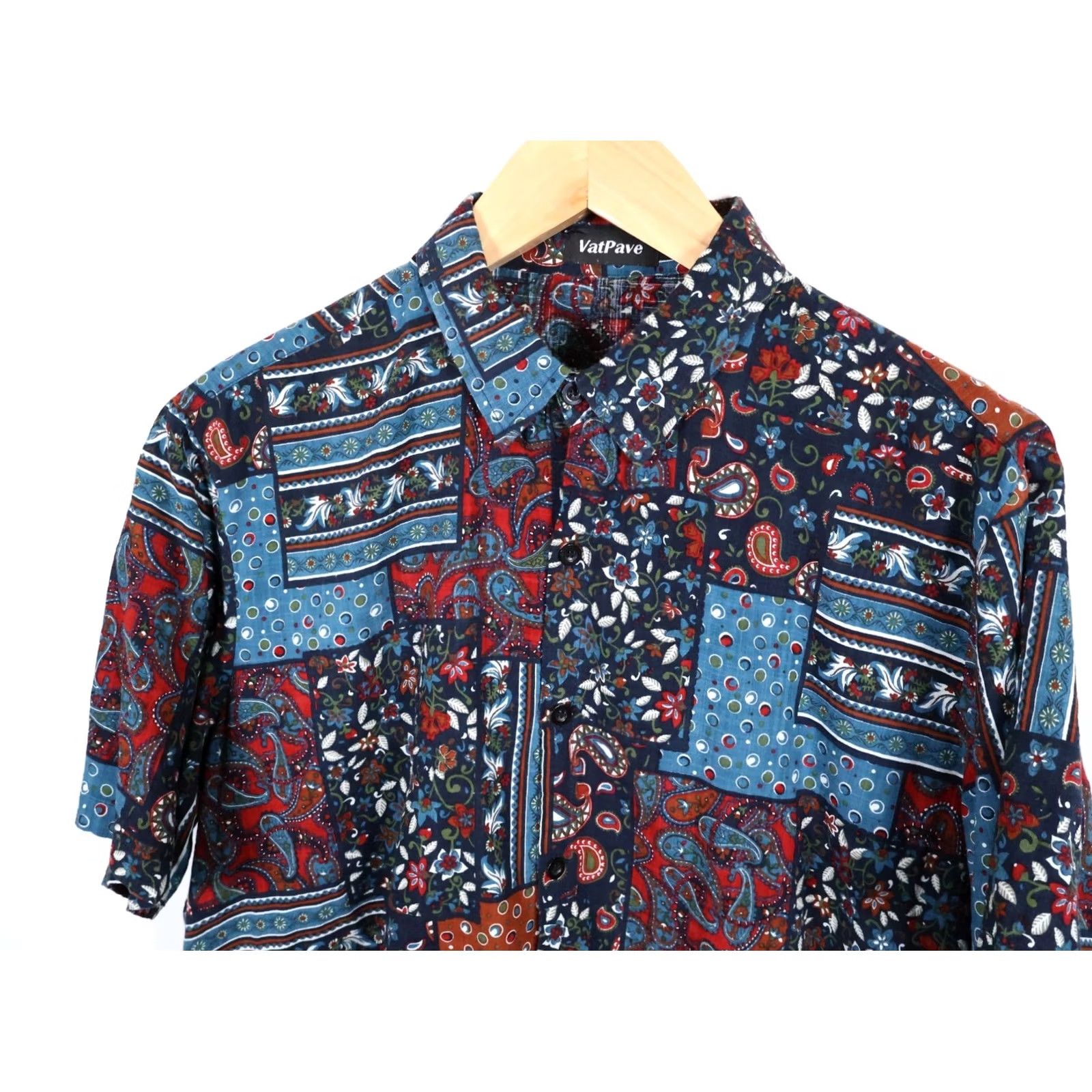 Vintage VatPave Shirt Men XL Red Blue Paisley Patchwork Bandana Cotton Viscose Button-Up Short Sleeve Bohemian Hippie Retro Size US XL / EU 56 / 4 - 7 Thumbnail
