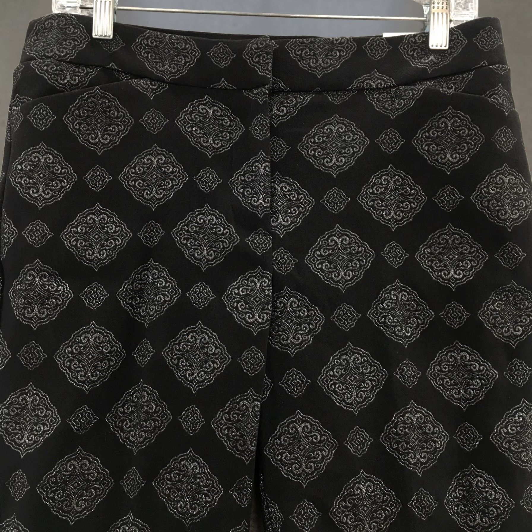 Liz Claiborne Liz Claiborne Ankle Pants Women 4 Black Jacquard Print Casual NEW Pants Womens Size 4 Regular Black Jacquard Print jeans pants Size 27" / US 4 / IT 40 - 1 Thumbnail