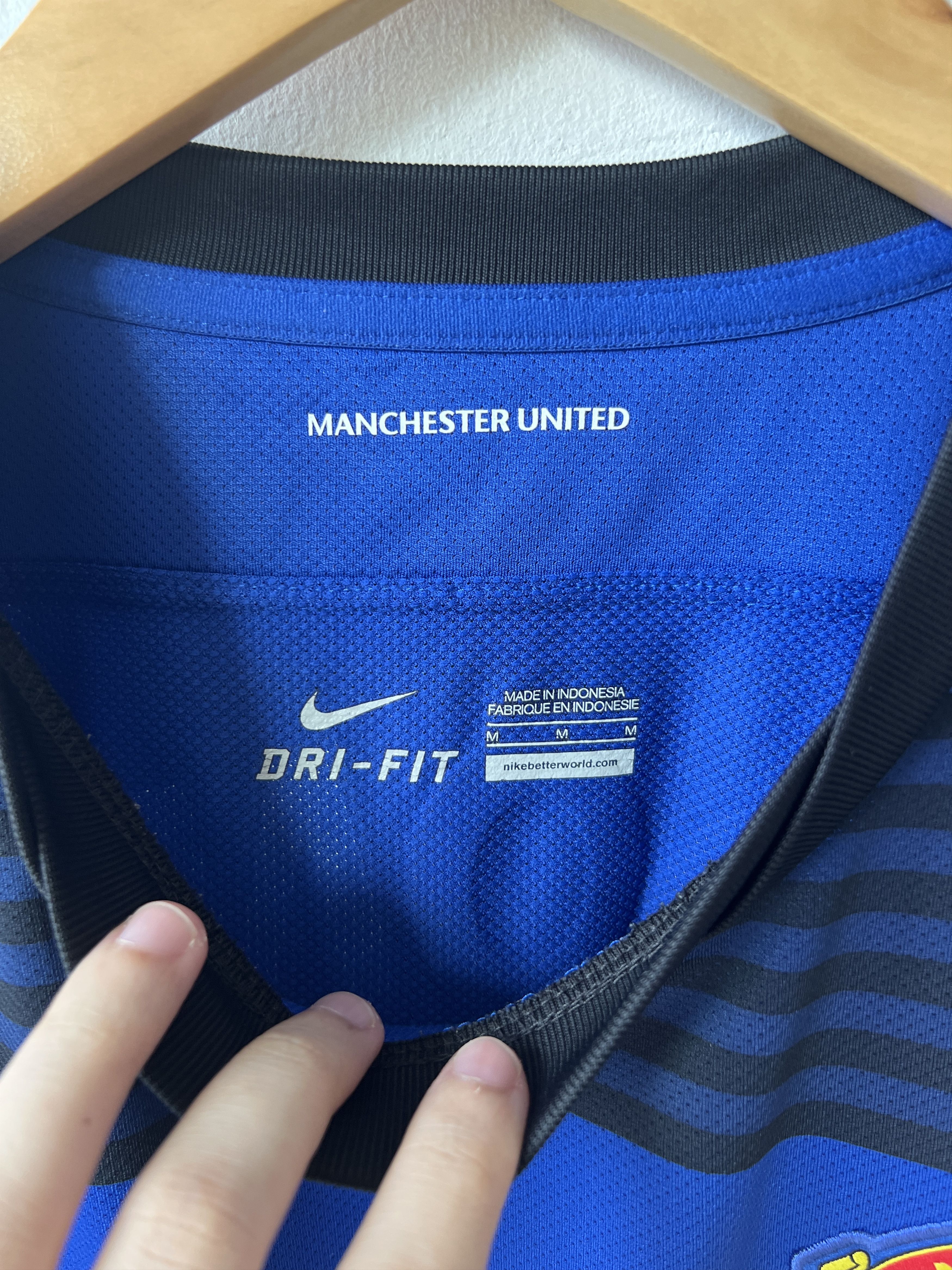 Nike (M) Manchester United 2011-13 Away Kit Rooney #10 Size US M / EU 48-50 / 2 - 3 Thumbnail