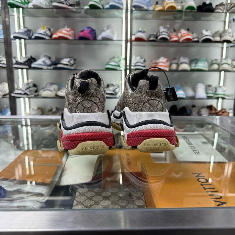 Balenciaga Balenciaga Gucci Triple S Dad Sneakers Size 35-2505 Size US 5 / EU 37 - 4 Thumbnail