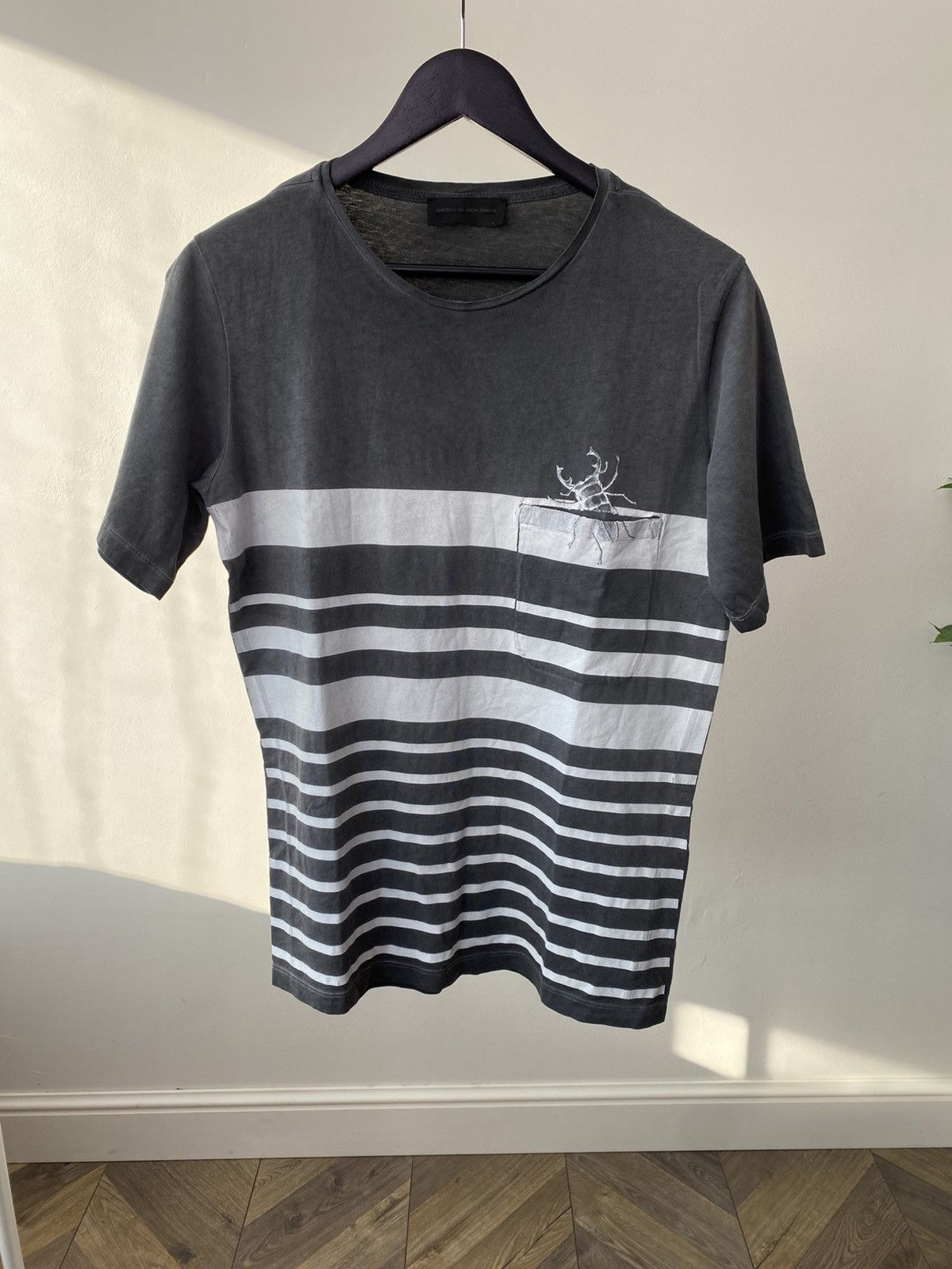 Diesel Vintage Diesel Black Gold Striped Scarab T Shirt Size US M / EU 48-50 / 2 - 1 Thumbnail