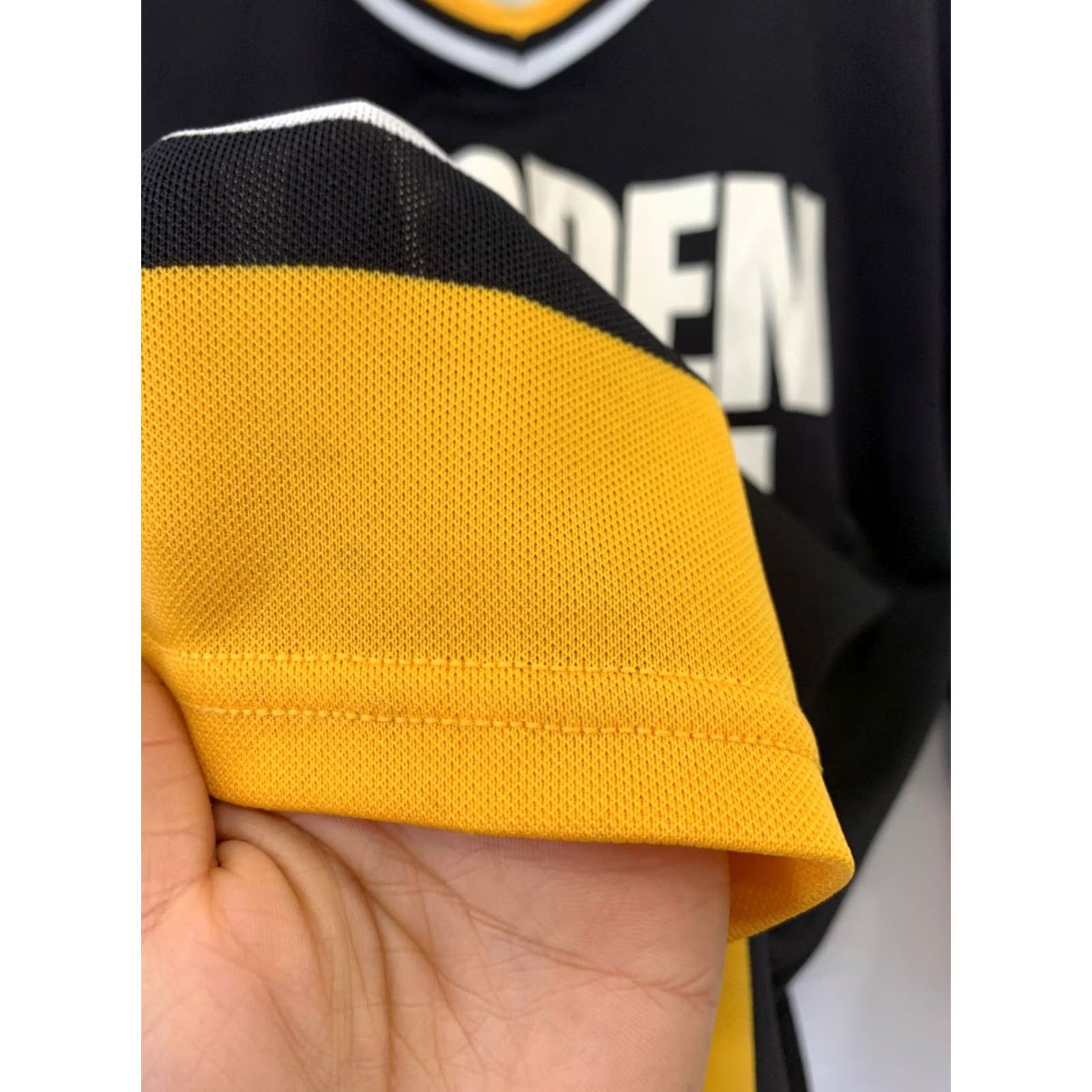 Vintage VINTAGE CCM Maska Sudden Death Movie Promo Hockey Jersey Mens M Black 1995 Film Promotional Mens Shirt Size US M / EU 48-50 / 2 - 7 Thumbnail