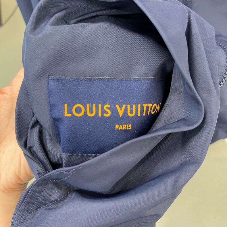 Louis Vuitton Louis Vuitton Full logo double-sided hooded jacket Size US L / EU 52-54 / 3 - 6 Thumbnail