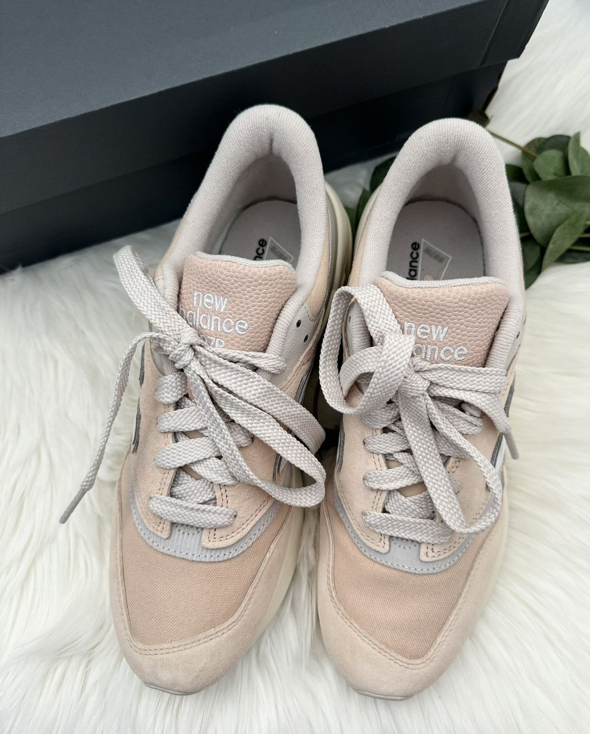 New Balance New Balance 997R Sneakers in Light Peach, Size 9.4 Size US 9.5 / IT 39.5 - 4 Thumbnail