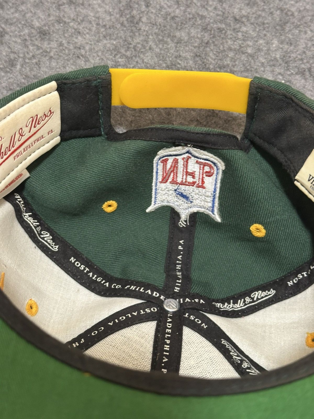 NFL Mitchell & Ness Green Bay Packers snapback hat. Size ONE SIZE - 9 Thumbnail