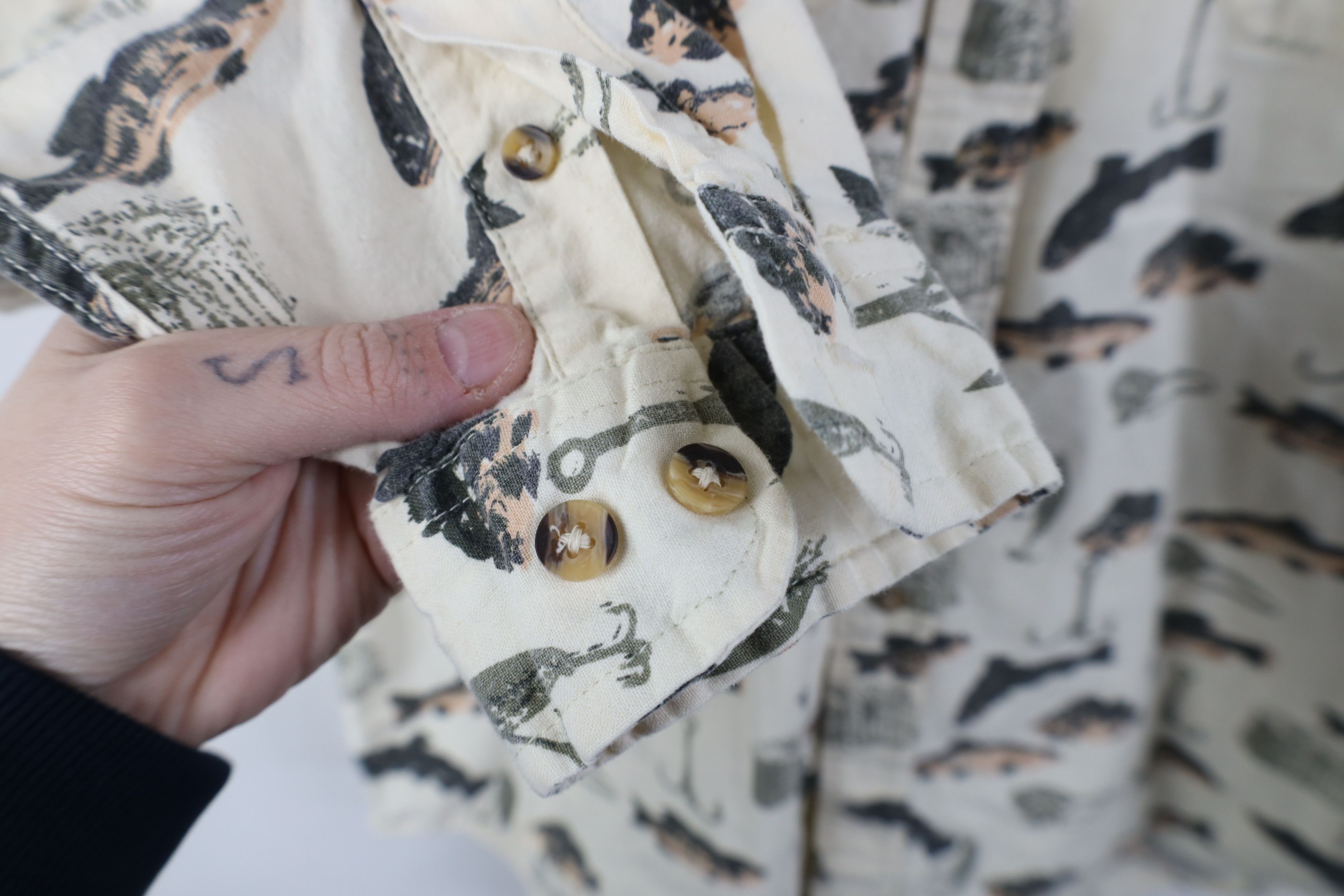 Vintage Vintage 90s Streetwear All Over Print Collared Button Shirt Size US L / EU 52-54 / 3 - 8 Thumbnail