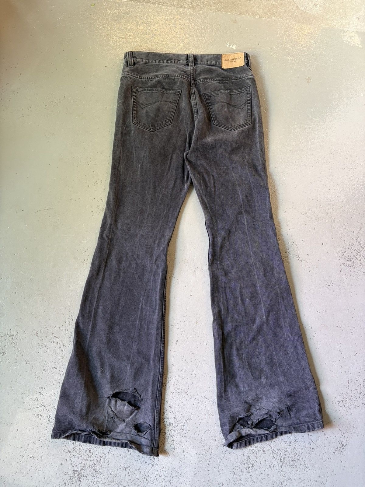 Balenciaga BALENCIAGA FALL22 LOST TAPE FLARED GREY JEANS SZ:XS Size US 30 / EU 46 - 7 Thumbnail