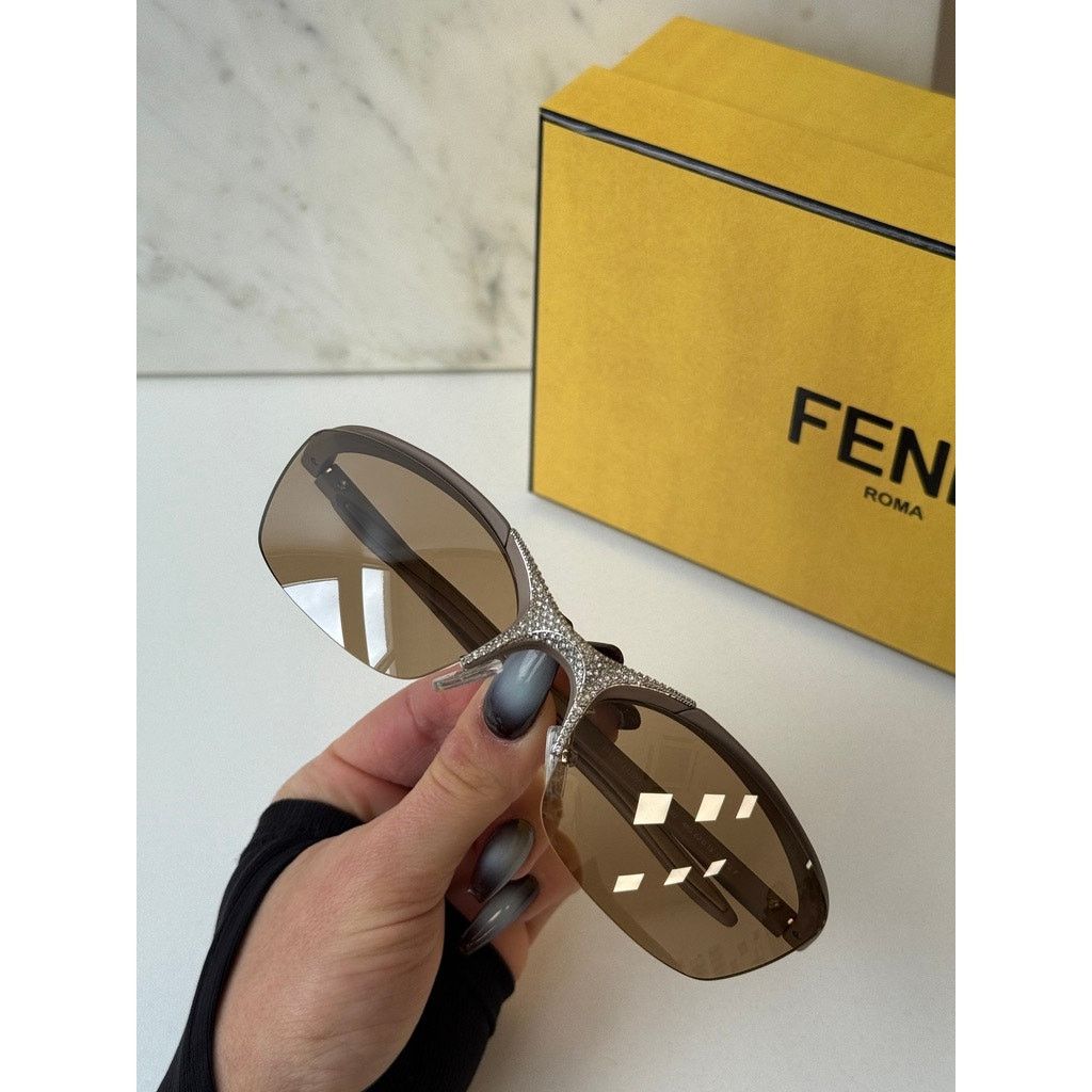 Fendi NEW Fendi FE40176U Crystal Mask Sunglasses Beige $1210 Size ONE SIZE - 8 Thumbnail