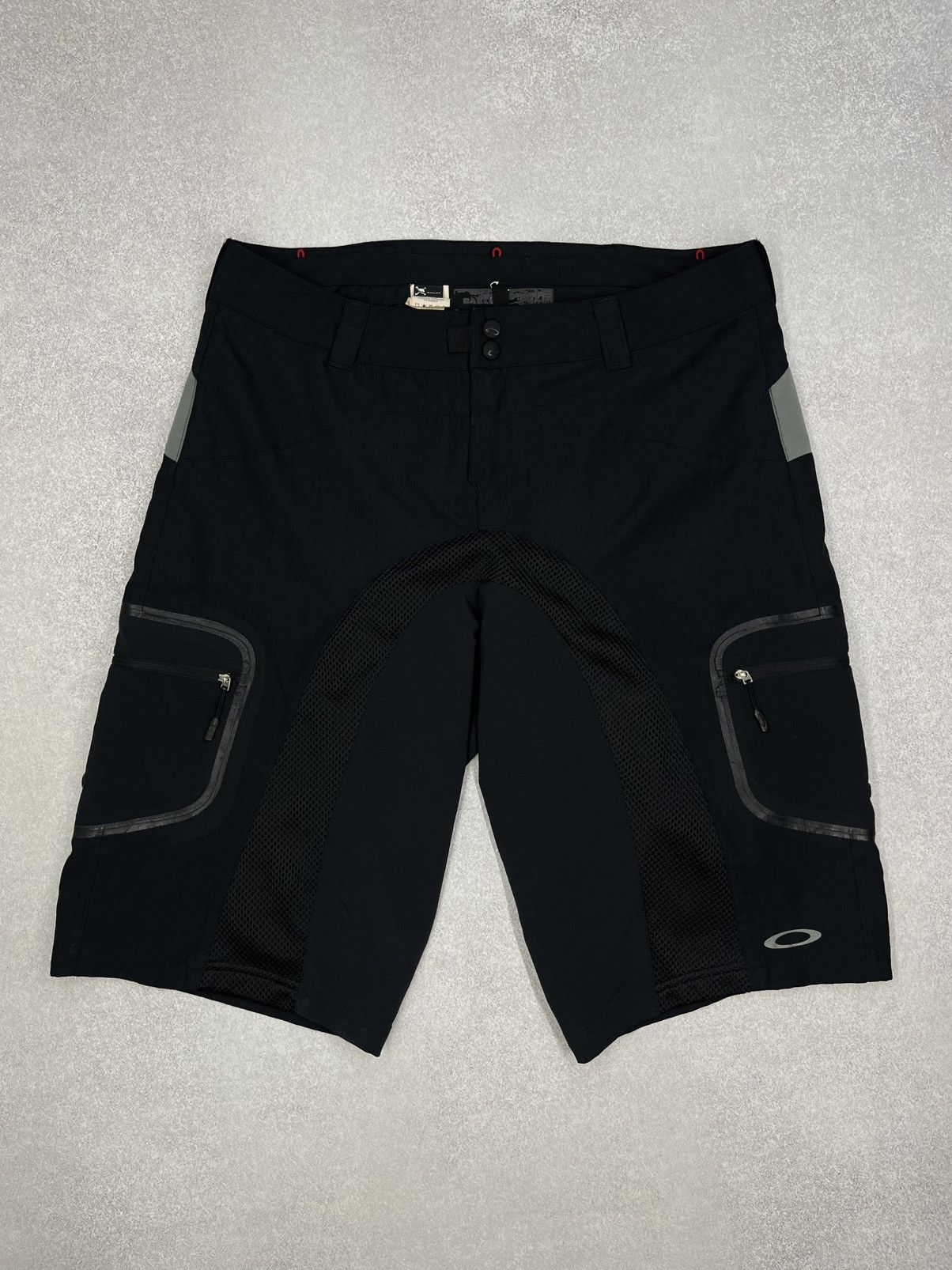 Oakley Vintage Oakley Trail Black Cargo Shorts Big Logo Size US 34 / EU 50 - 6 Thumbnail