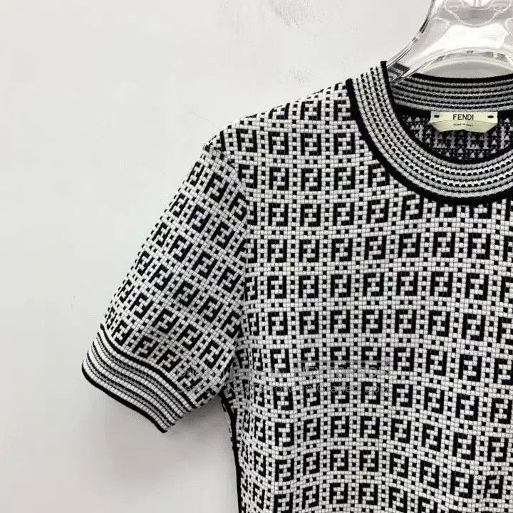 Fendi Fendi Logo All. Size US XXS / EU 40 - 3 Thumbnail