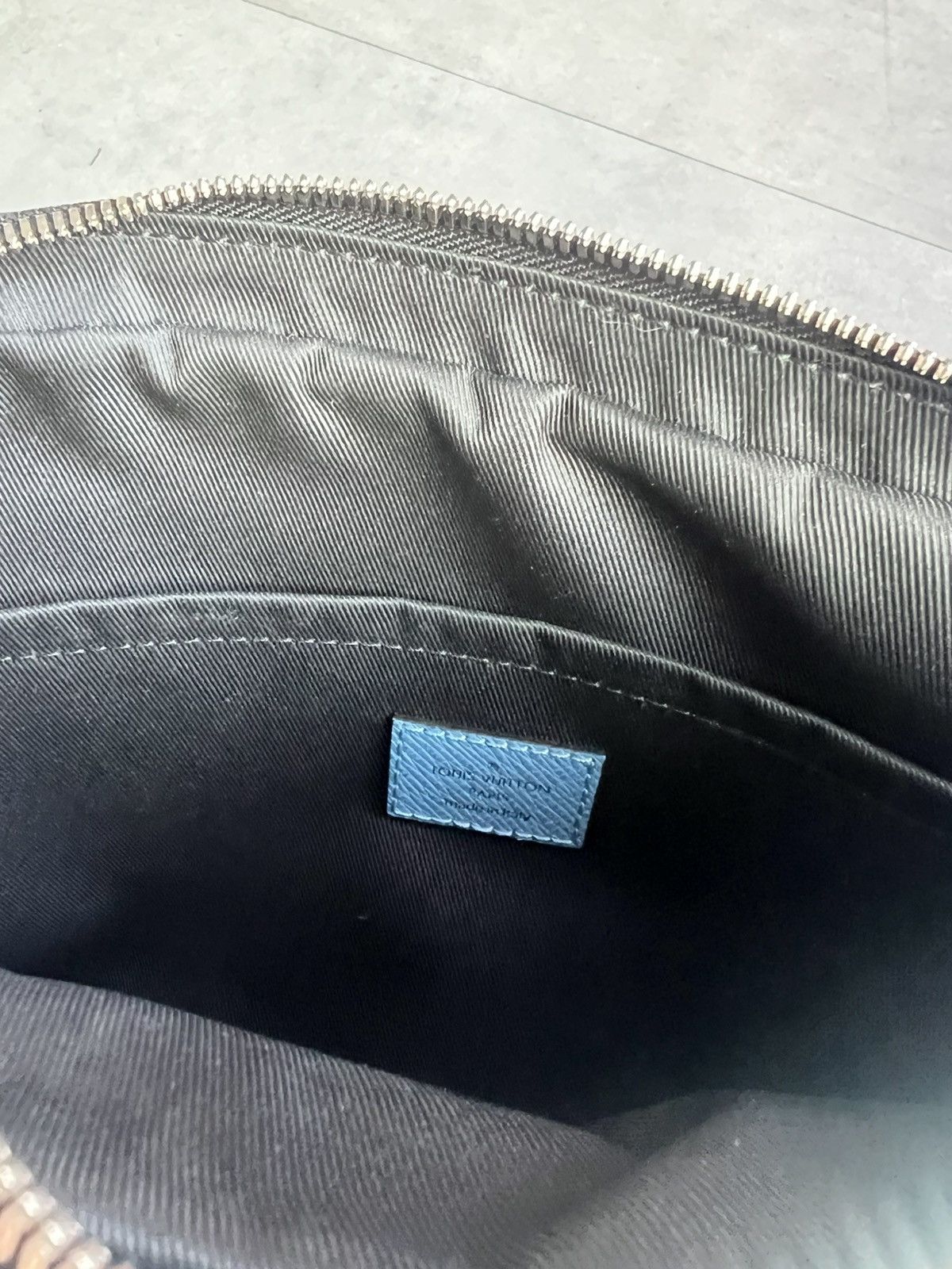 Louis Vuitton Louis Vuitton Outdoor Taiga Bag Size ONE SIZE - 13 Thumbnail