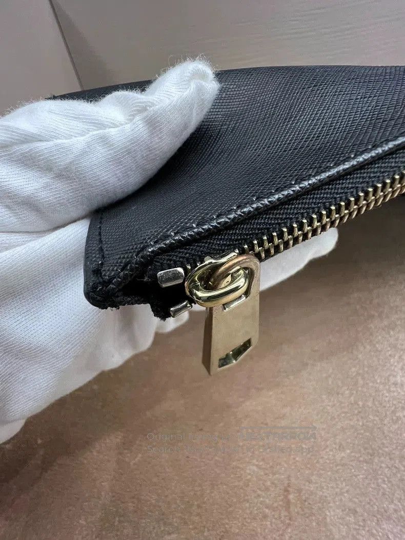 Givenchy Givenchy Rottweiler Print Clutch Bag . Size ONE SIZE - 8 Thumbnail