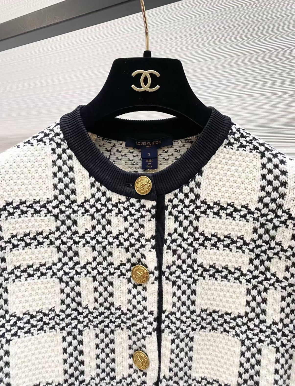 Louis Vuitton Louis Vuitton Plaid Knit Cardigan with Gold Buttons J33 Size S / US 4 / IT 40 - 5 Thumbnail