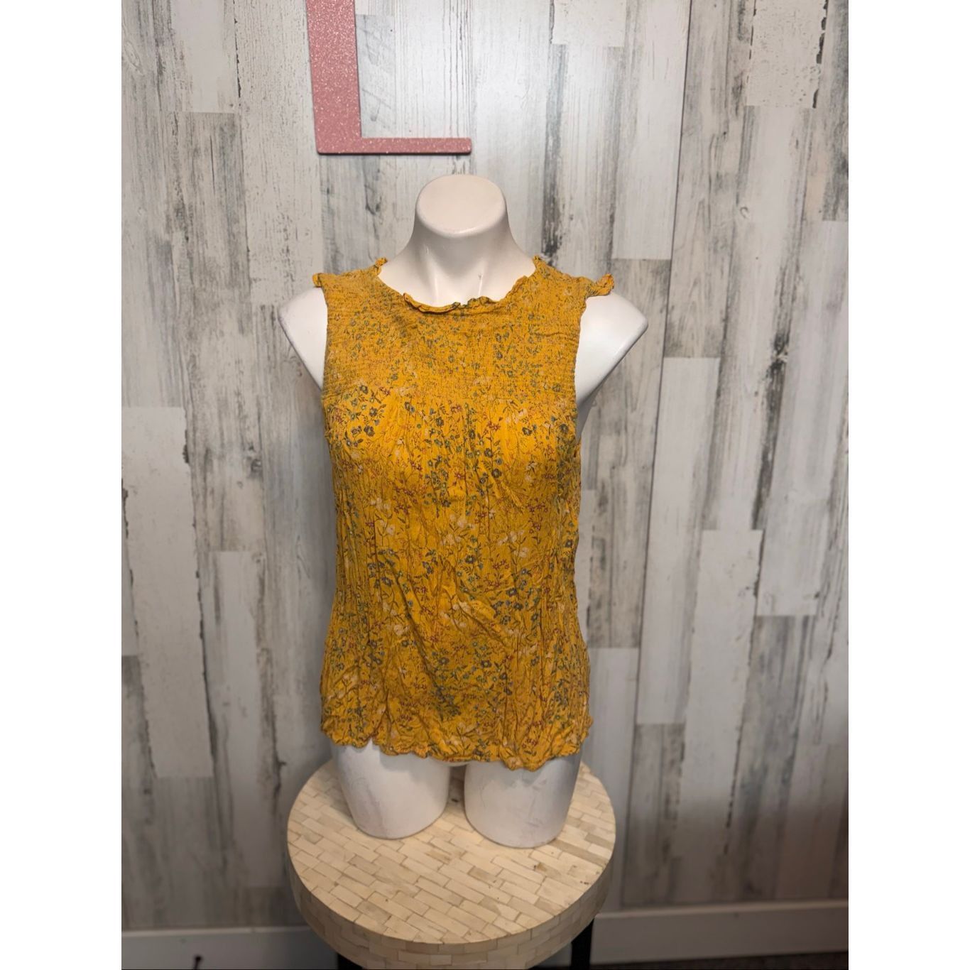 Old Navy Old Navy Yellow Floral Textured Tank Top Women’s Large | Boh Size L / US 10 / IT 46 - 4 Thumbnail