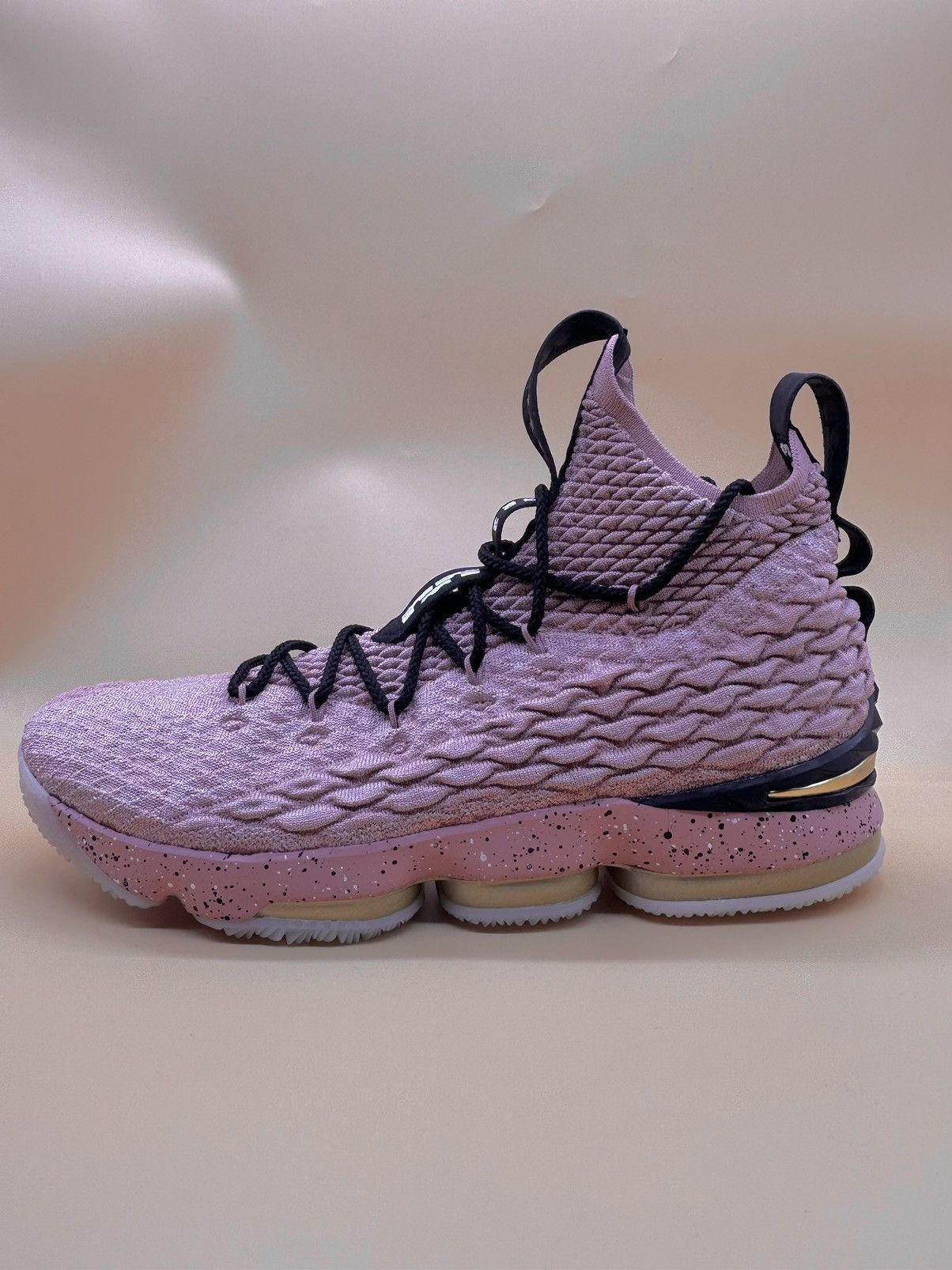 Nike Size 13.5- Nike LeBron 15 “Hollywood” 2018 Size US 13 / EU 46 - 2 Thumbnail