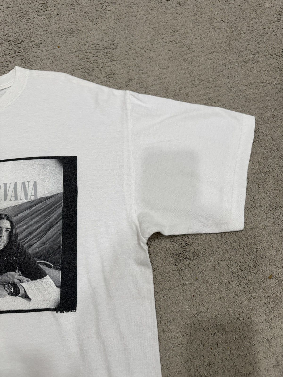 Band Tees Final Drop‼️ Vintage Nirvana Photo Tee Size US XL / EU 56 / 4 - 9 Thumbnail